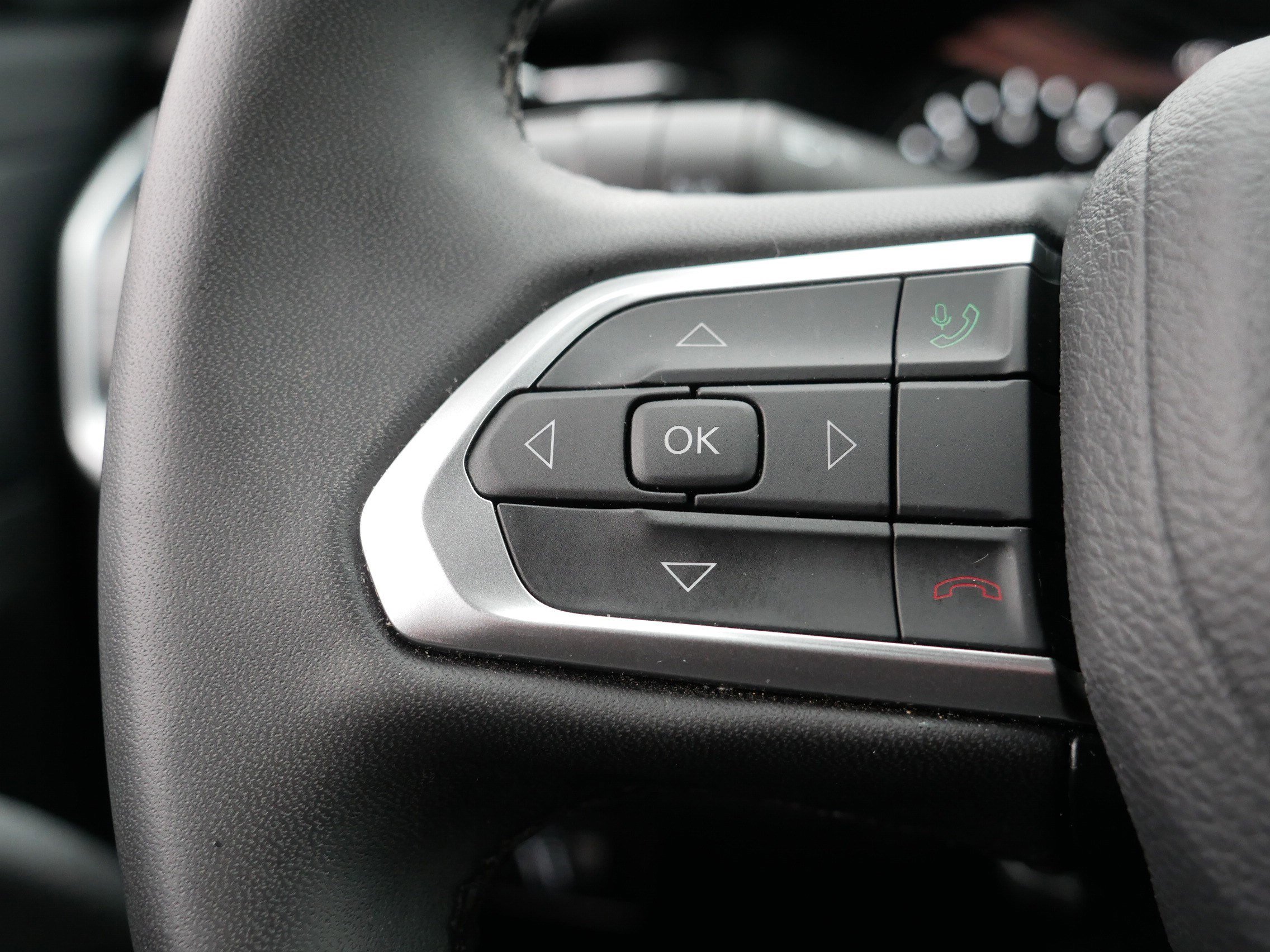 Certified 2024 Jeep Compass Latitude image 28