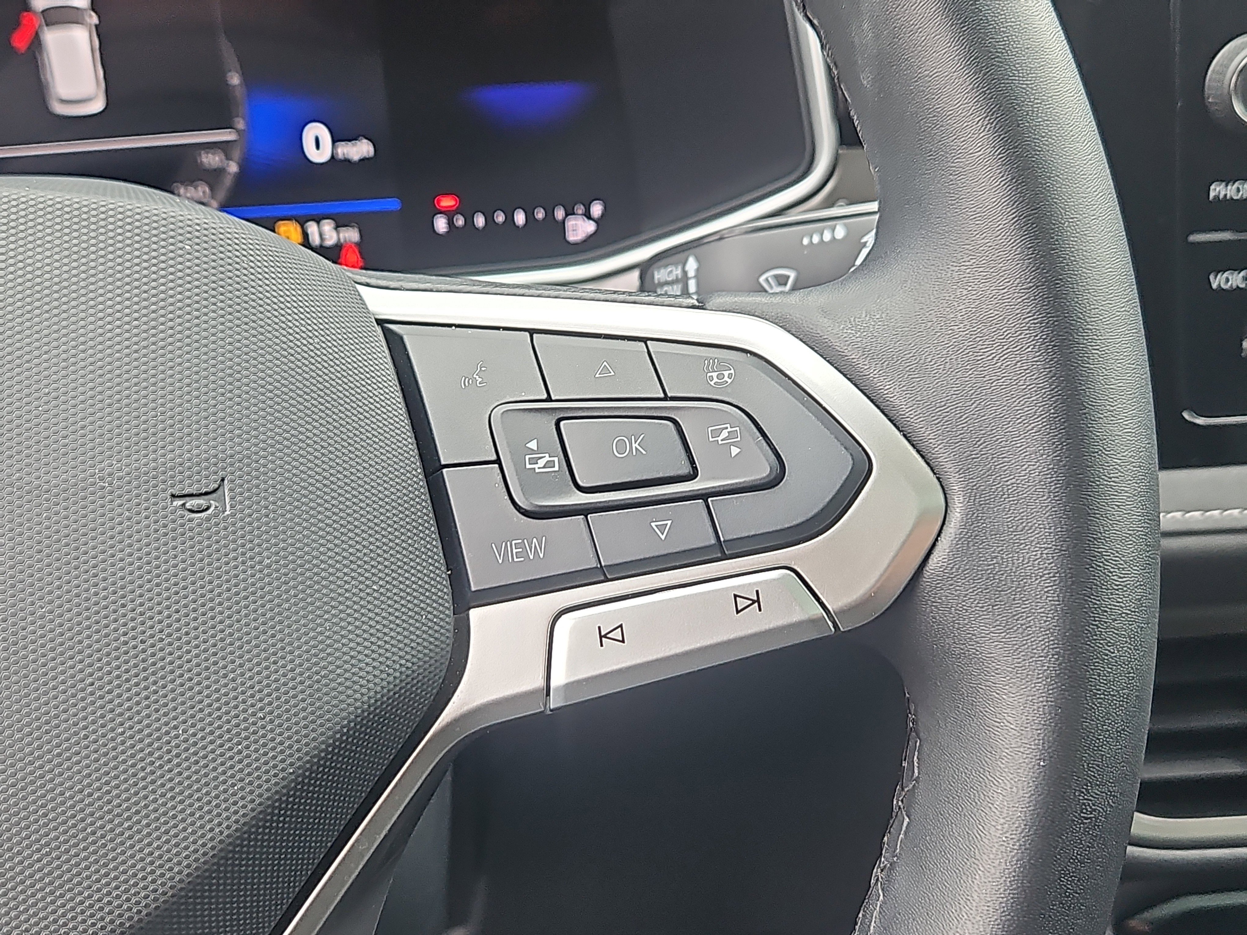 Certified 2025 Volkswagen Taos SE image 19