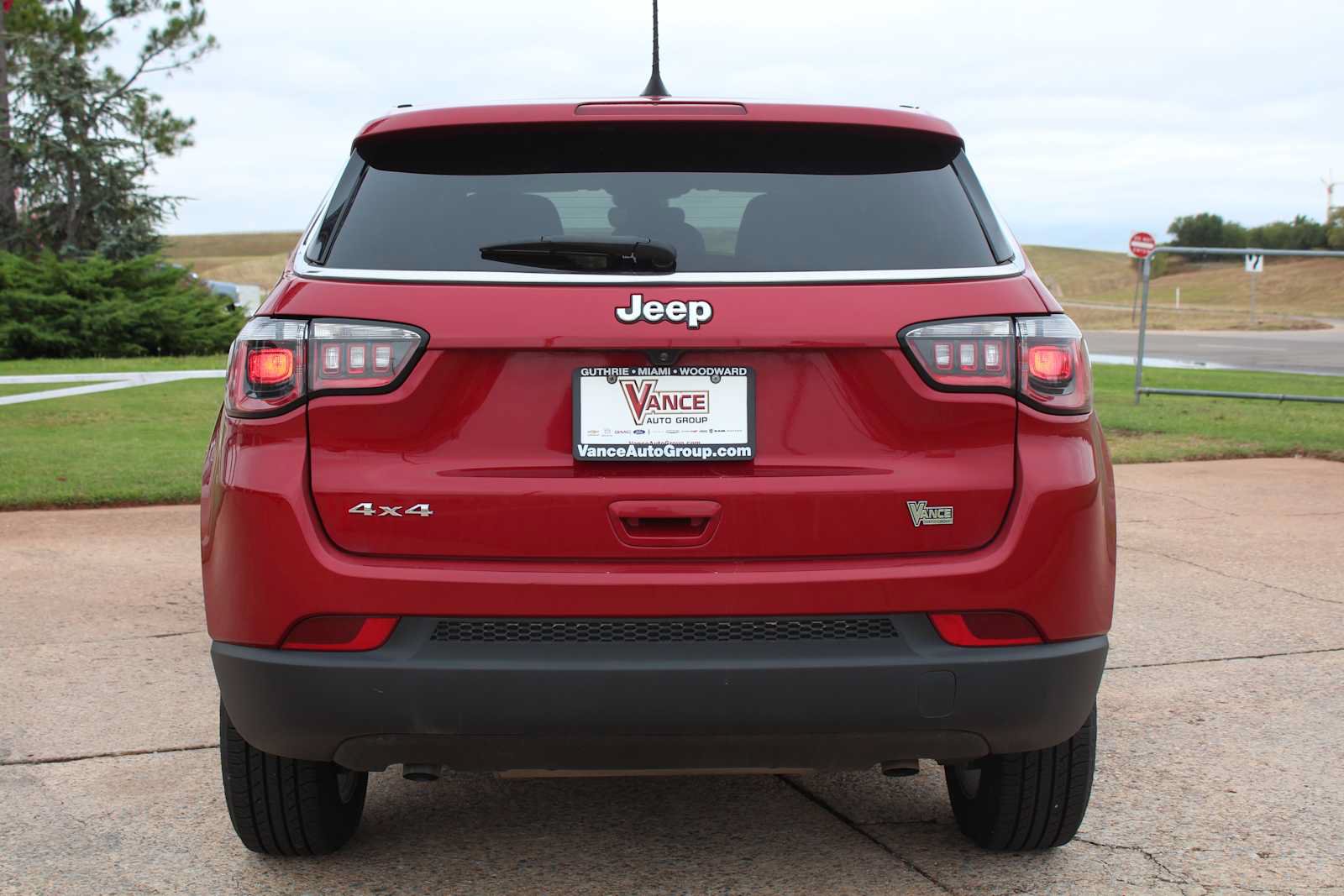Used 2025 Jeep Compass Sport AWD/4WD image 10