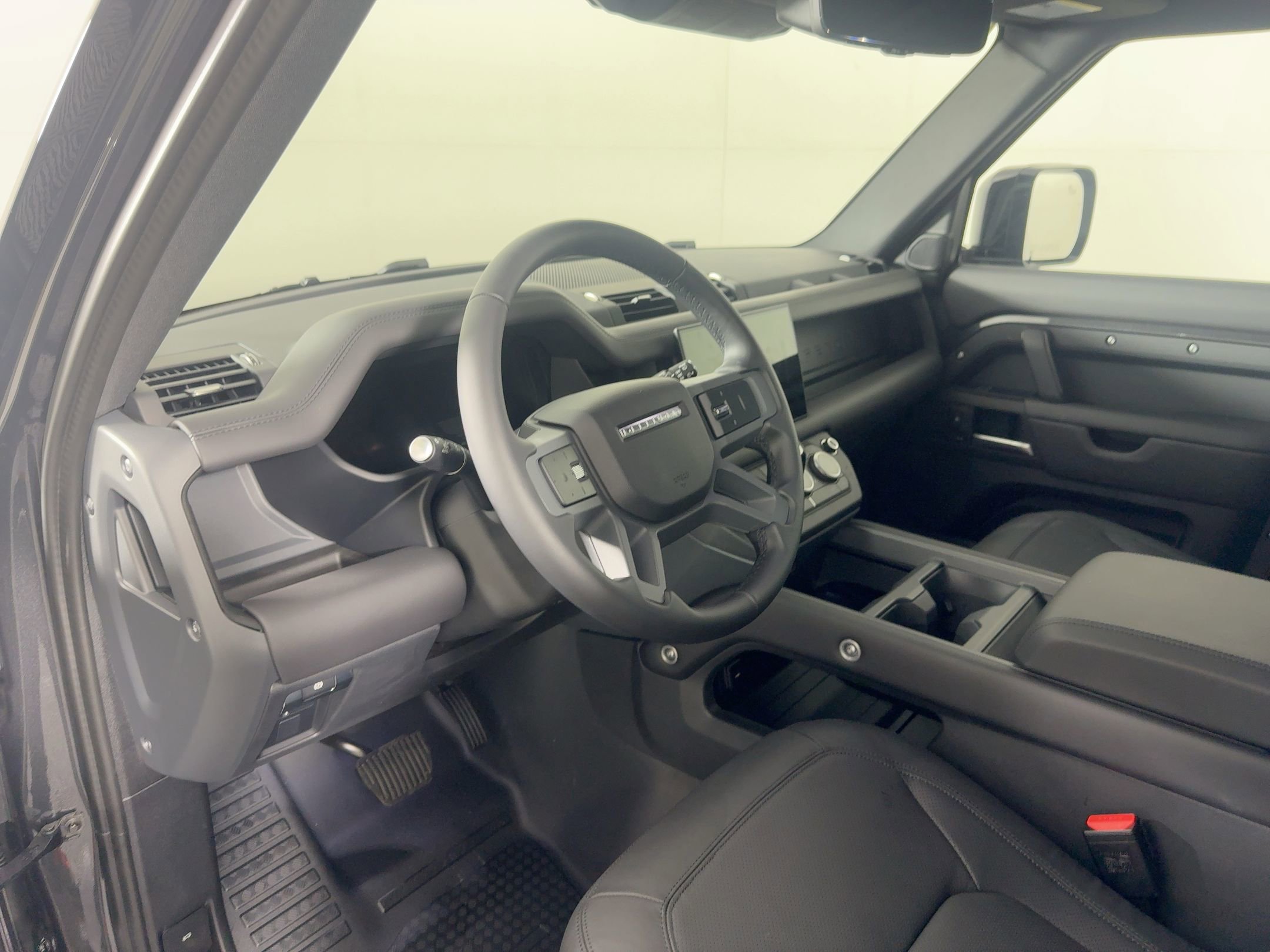 New 2025 Land Rover Defender 130 S image 4