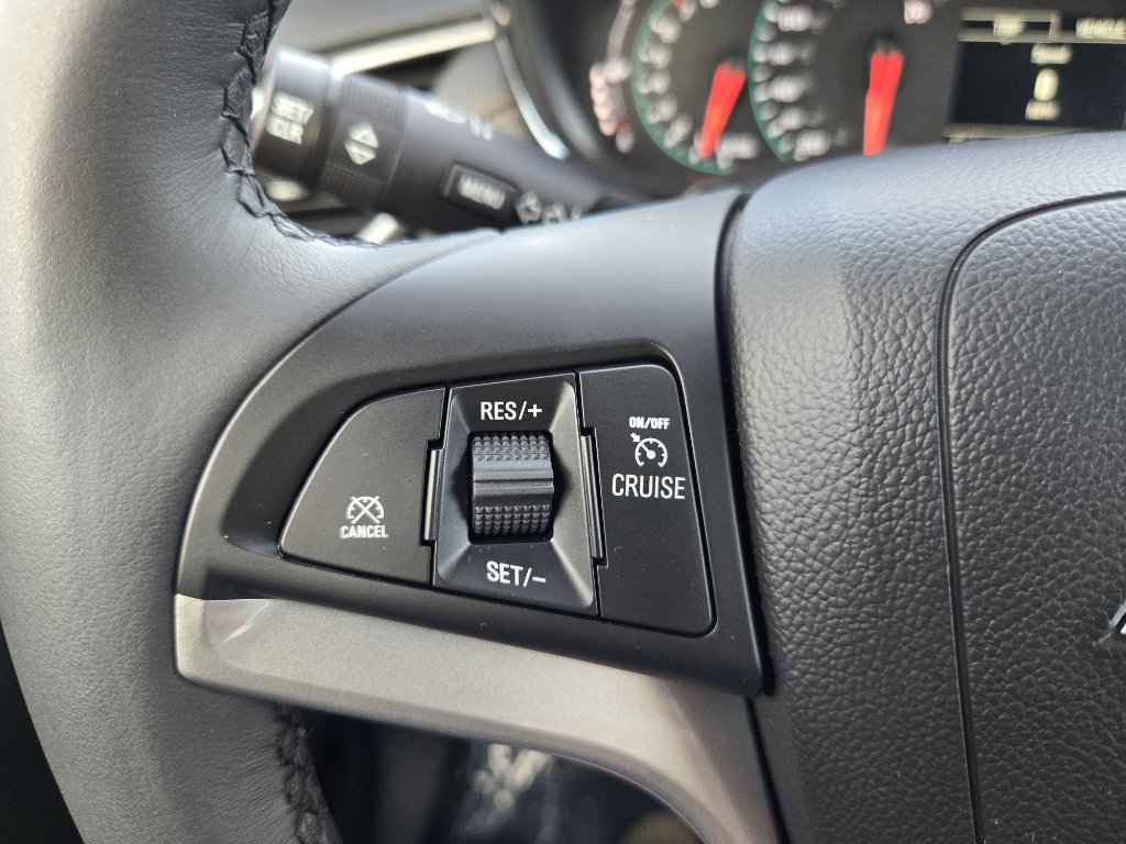 Used 2022 Chevrolet Trax LT w/ LT Convenience Package image 13