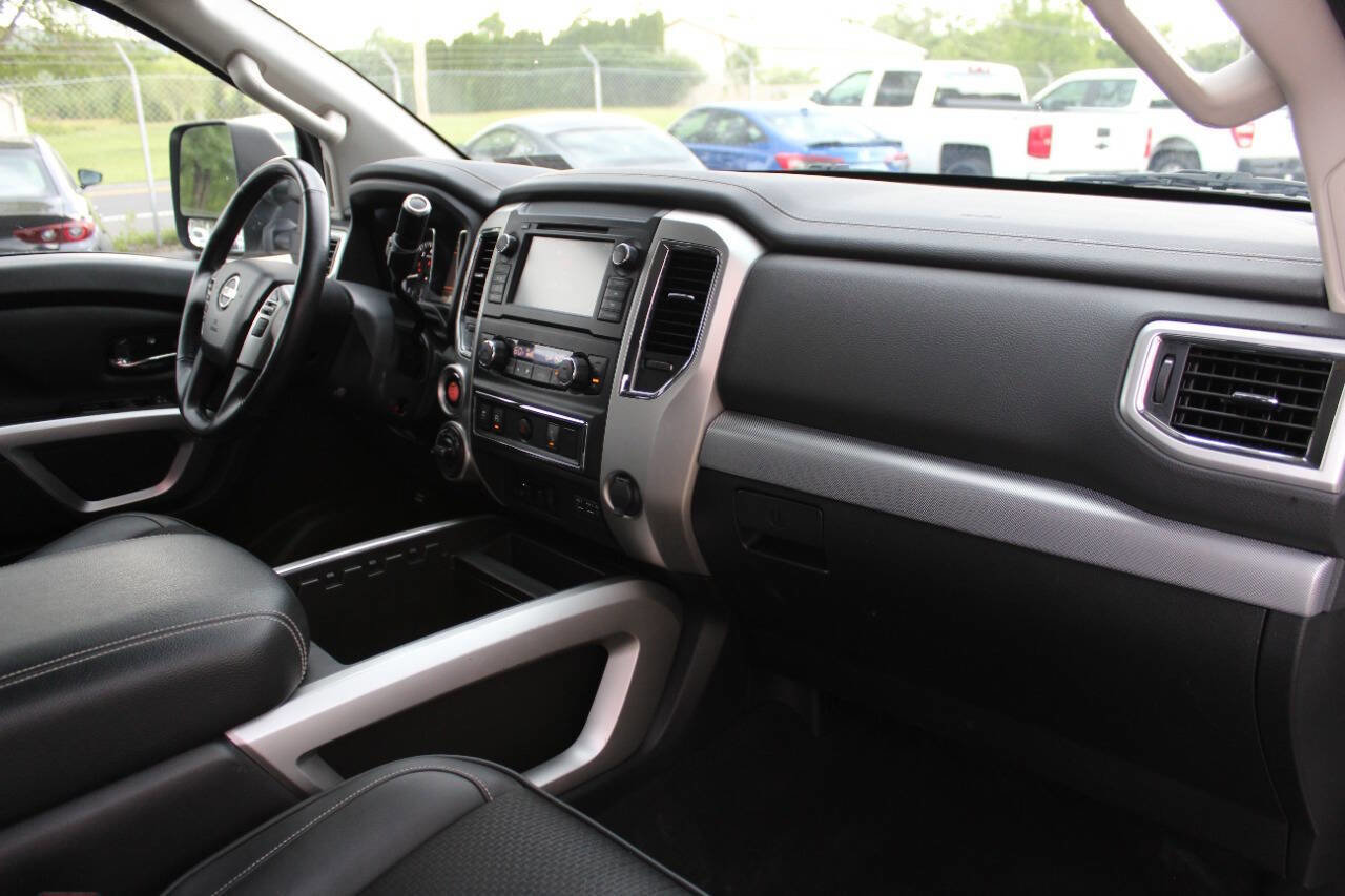 Used 2019 Nissan Titan PRO-4X image 15