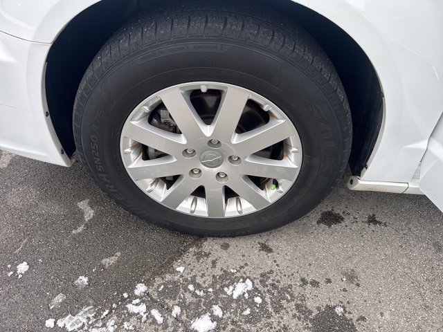 Used 2016 Chrysler Town & Country Touring image 17