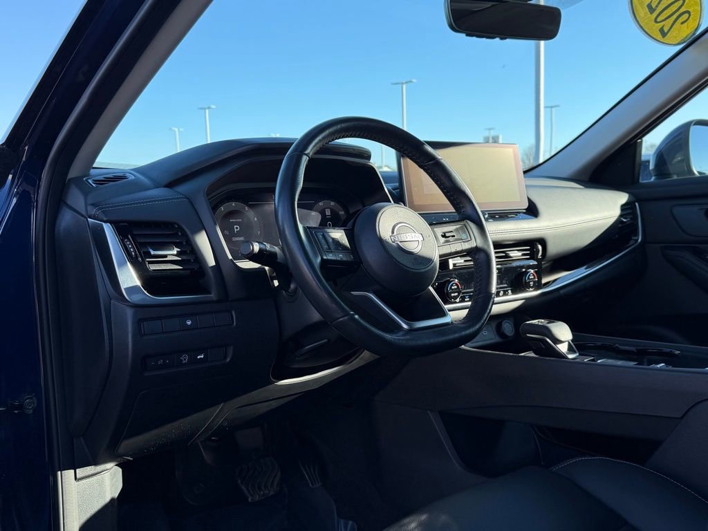 Used 2024 Nissan Rogue SL w/ SL Premium Package image 11