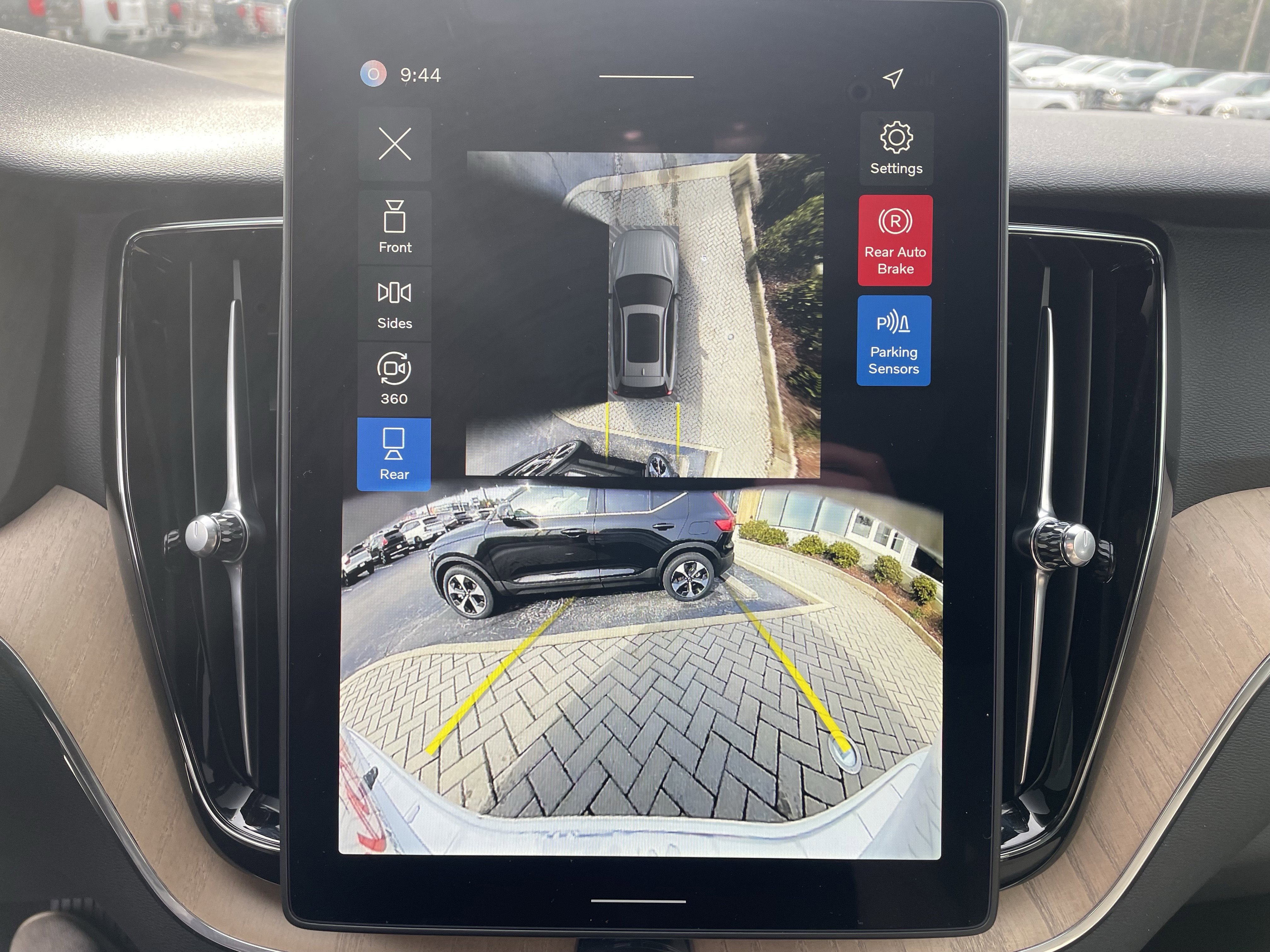 New 2026 Volvo XC60 B5 Plus w/ Protection Package Premier image 20