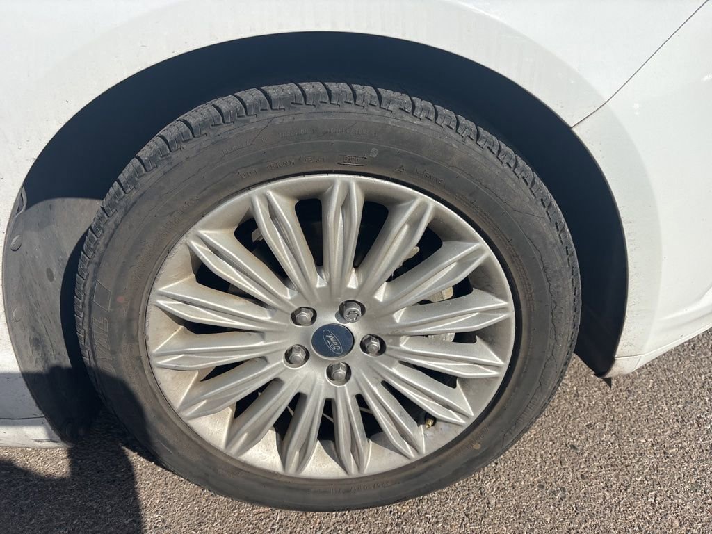 Used 2014 Ford Fusion SE FWD image 2