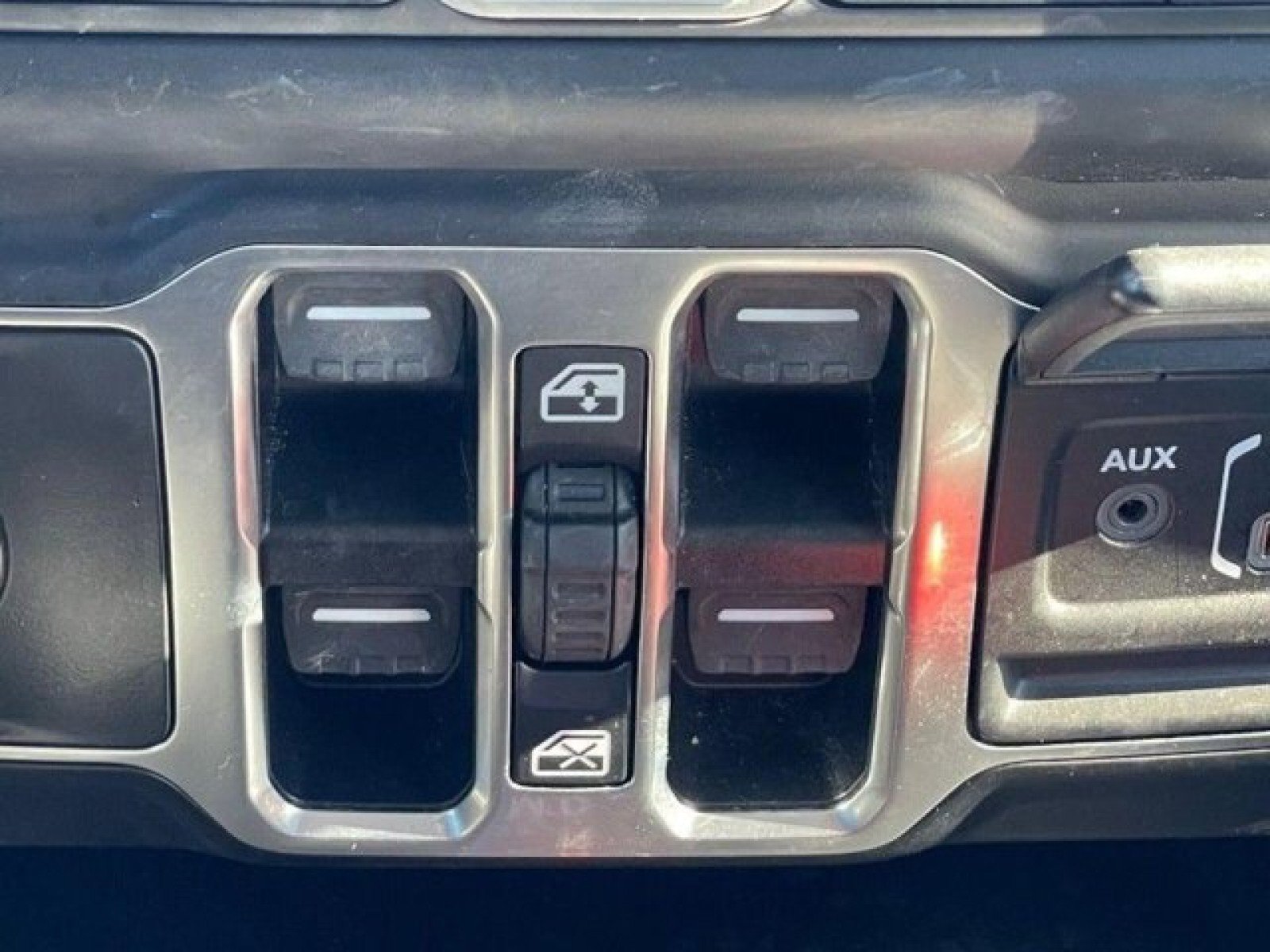 Used 2021 Jeep Gladiator Overland AWD/4WD image 30