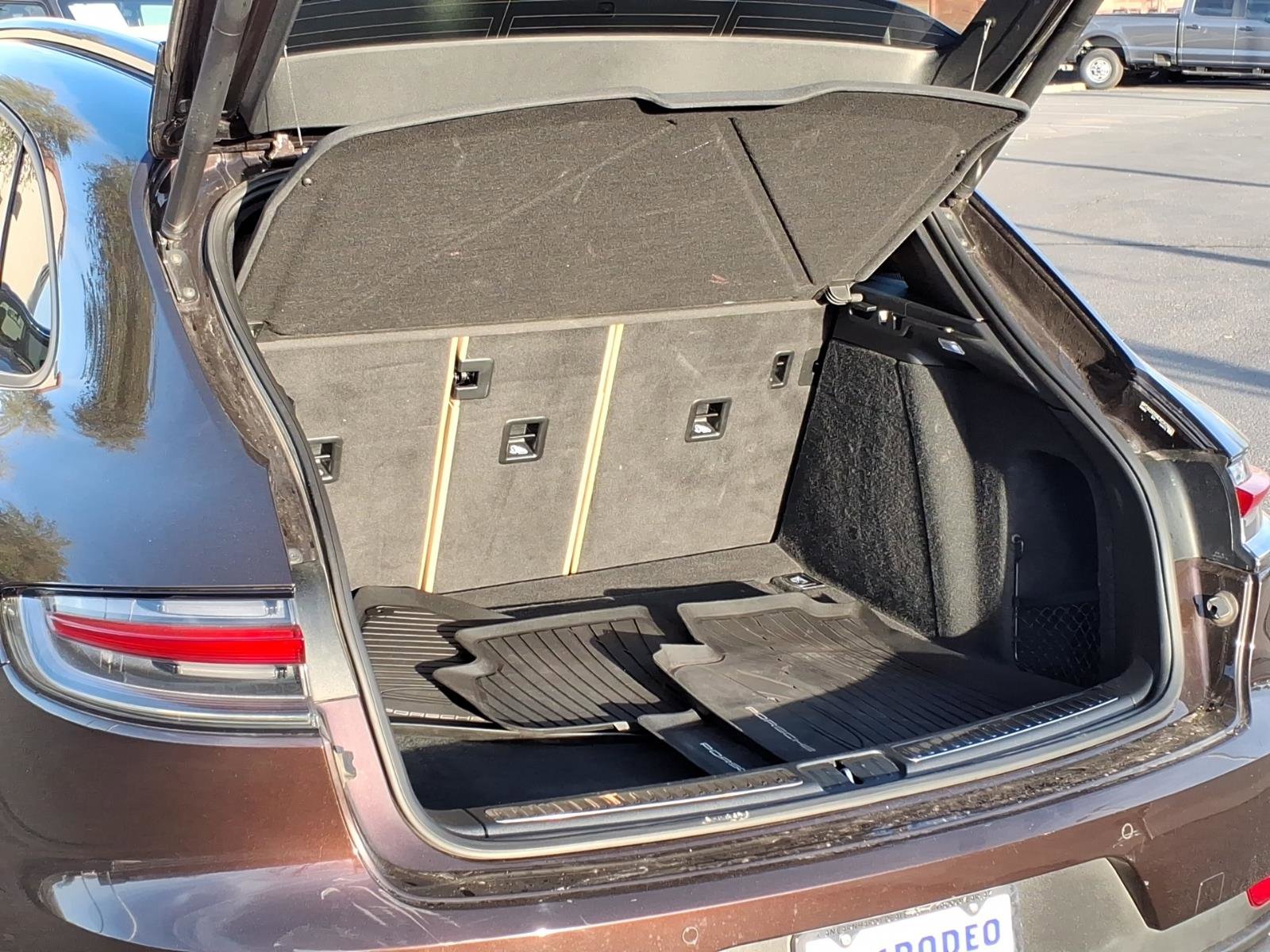 Used 2021 Porsche Macan Base image 9