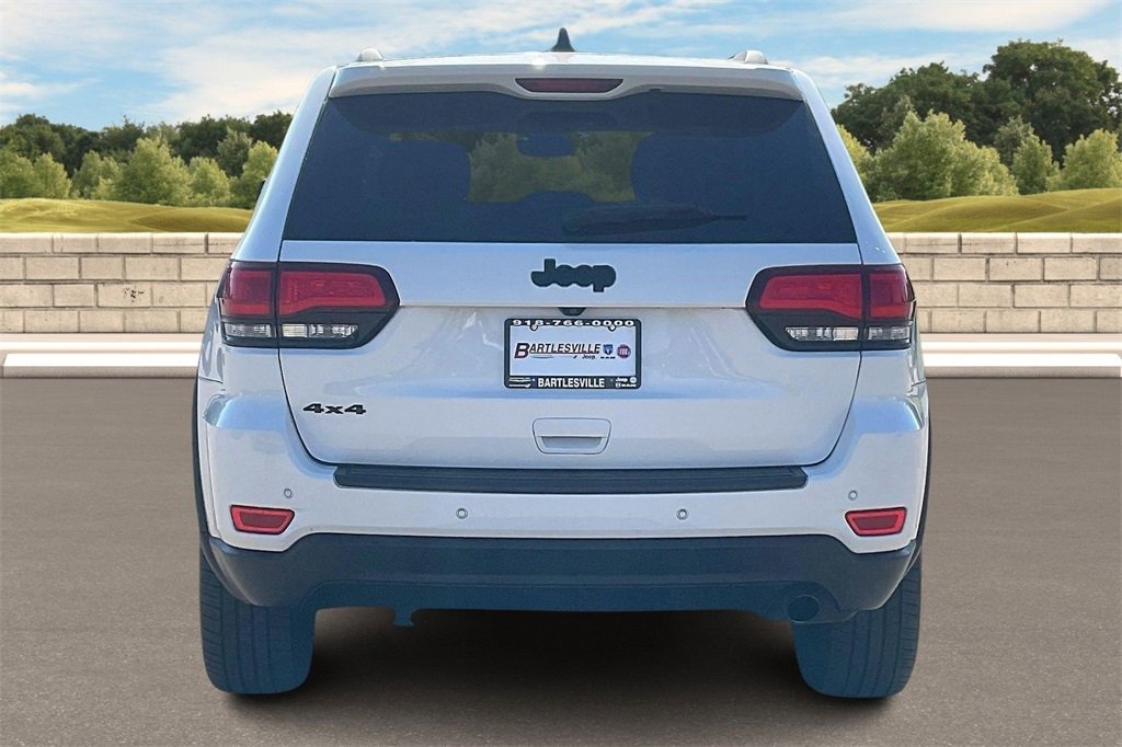 Used 2019 Jeep Grand Cherokee Laredo image 4