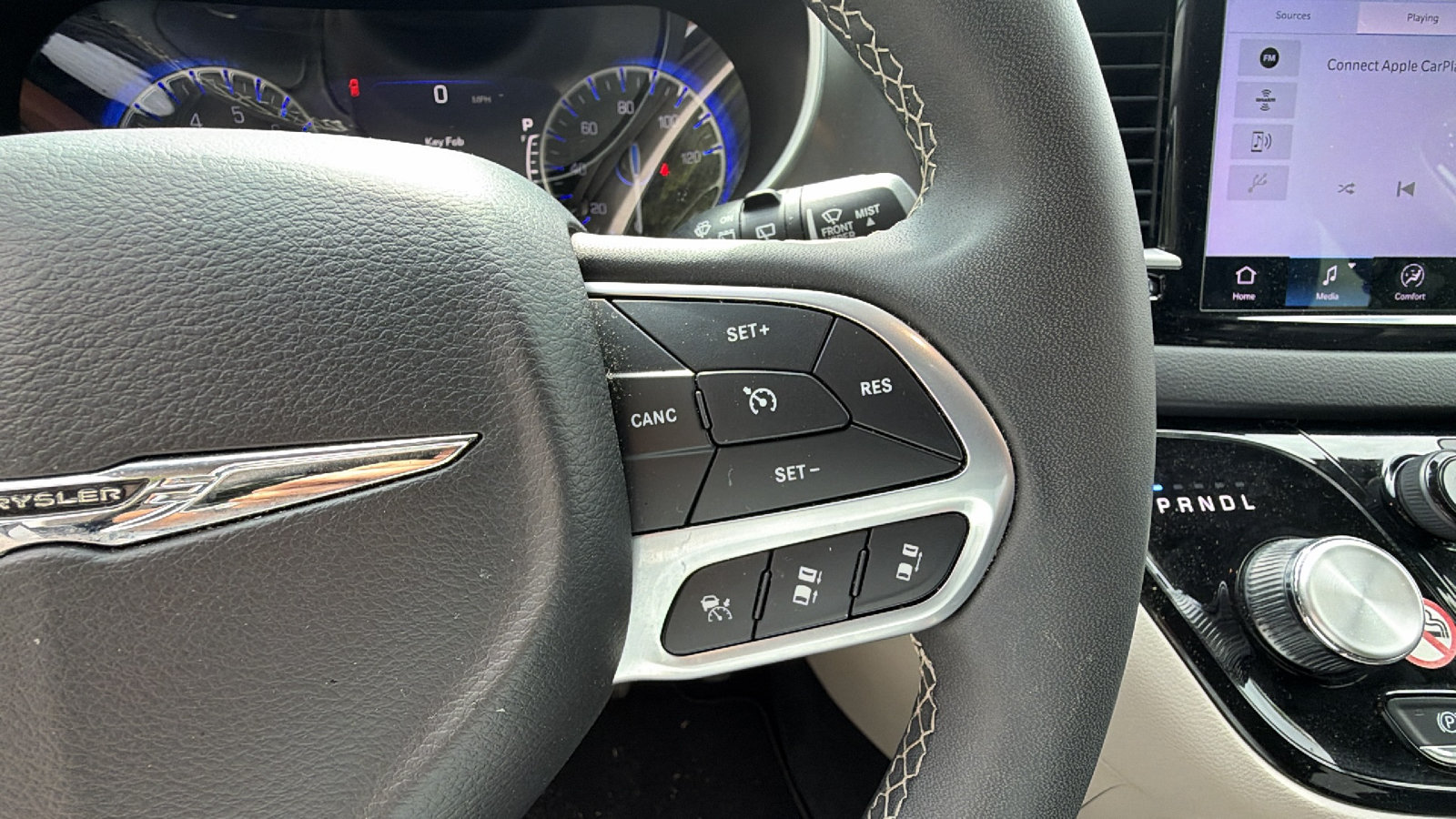 Used 2024 Chrysler Pacifica Touring-L FWD image 27