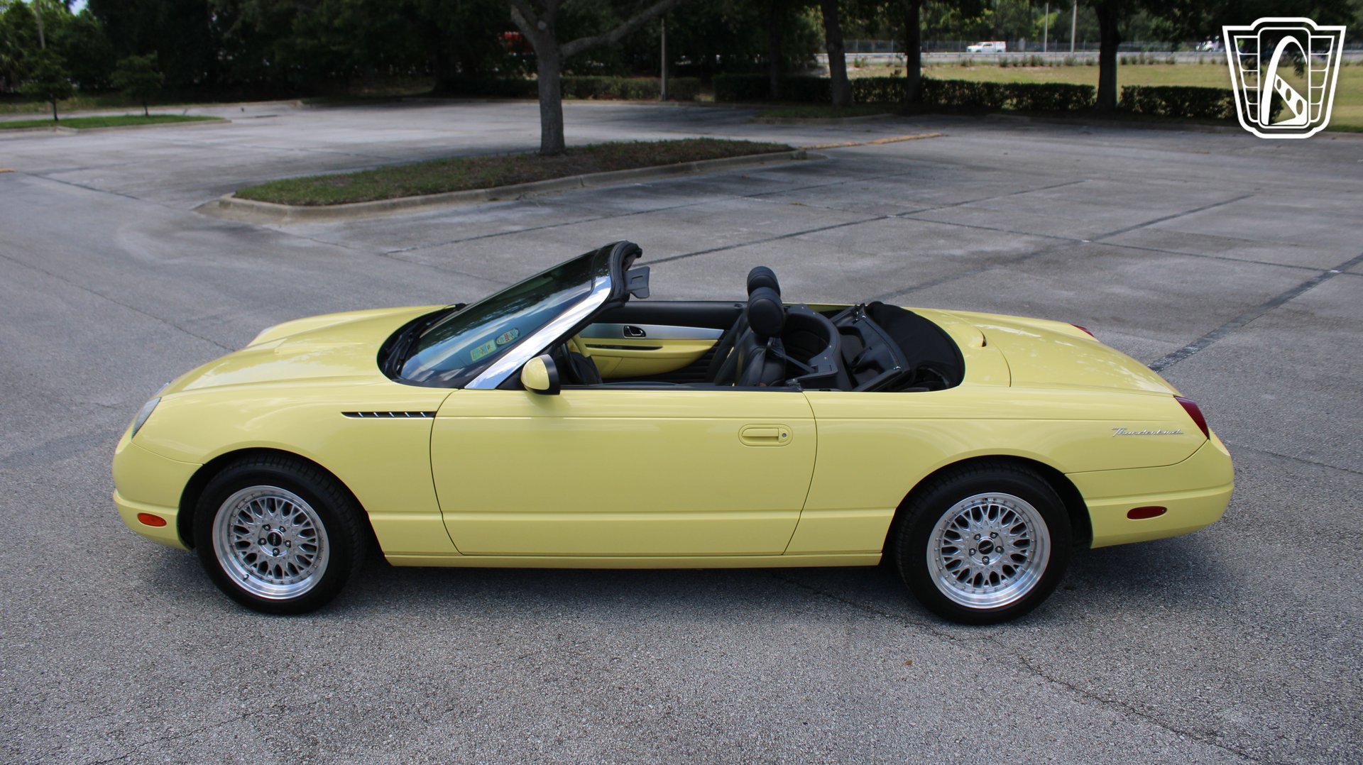 Used 2002 Ford Thunderbird RWD image 10