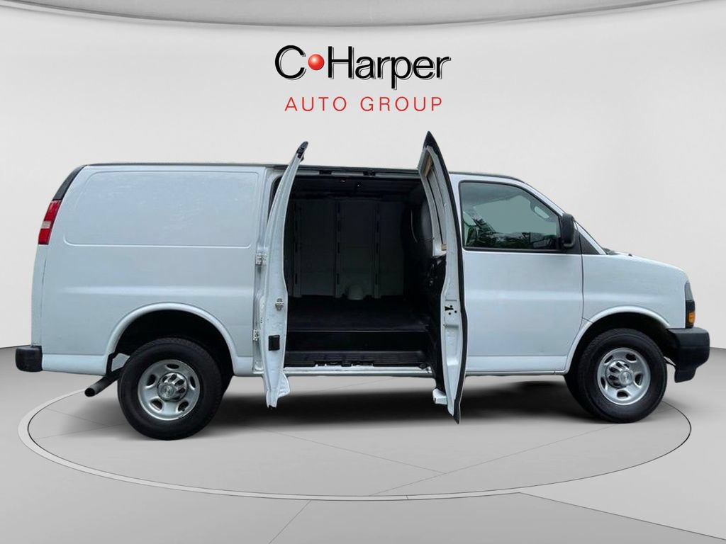 Used 2021 Chevrolet Express 3500 w/ Driver Convenience Package RWD image 14