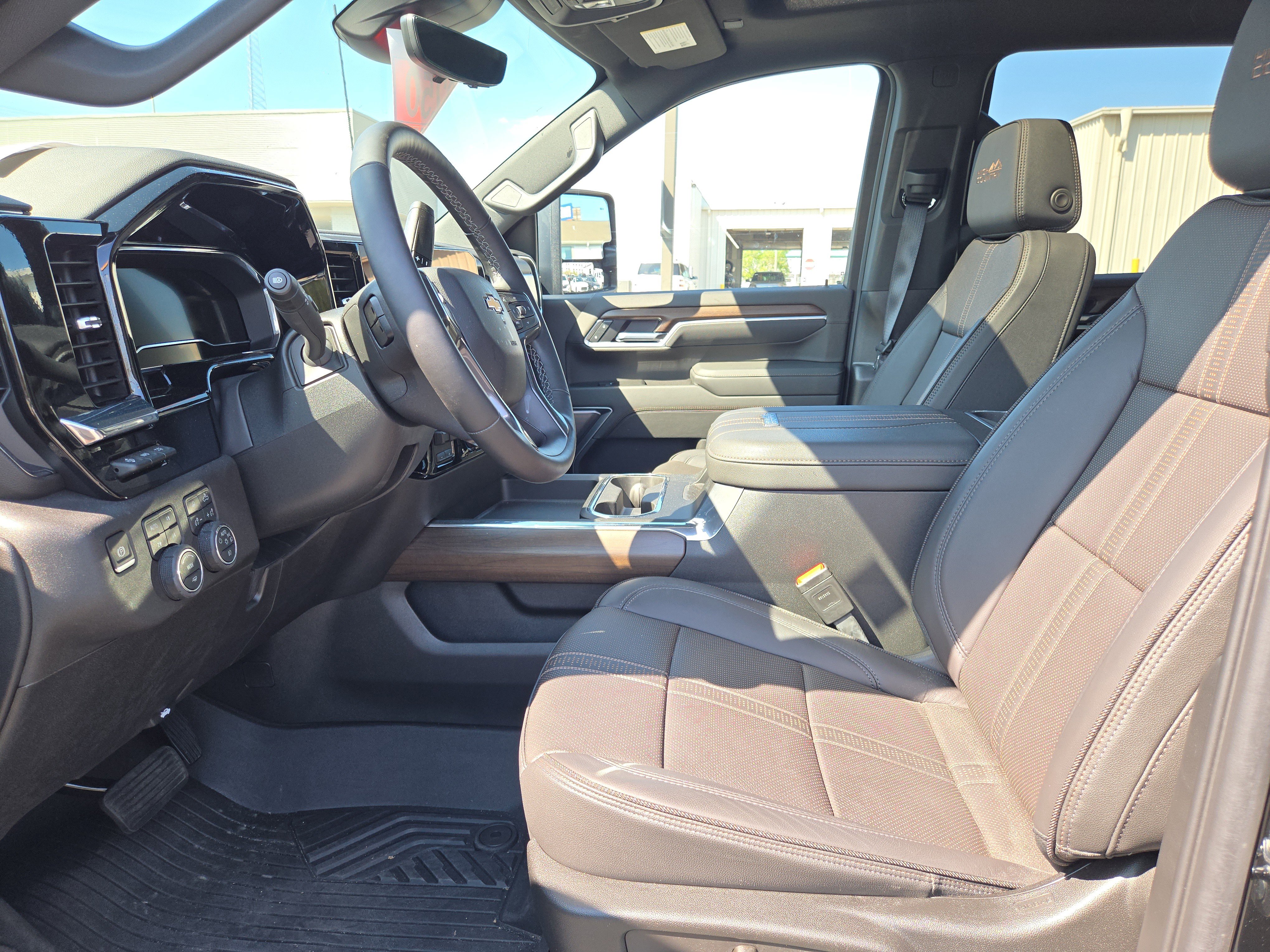 Used 2025 Chevrolet Silverado 2500 High Country w/ Technology Package image 8