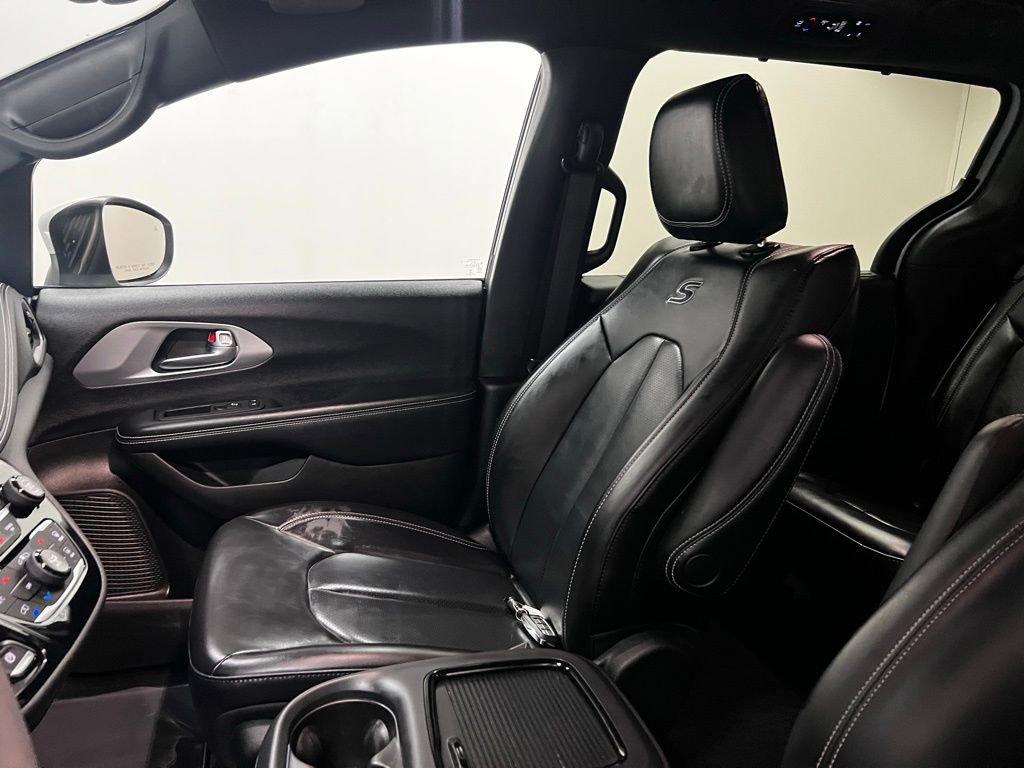 Used 2023 Chrysler Pacifica Touring-L w/ S Appearance Package image 28