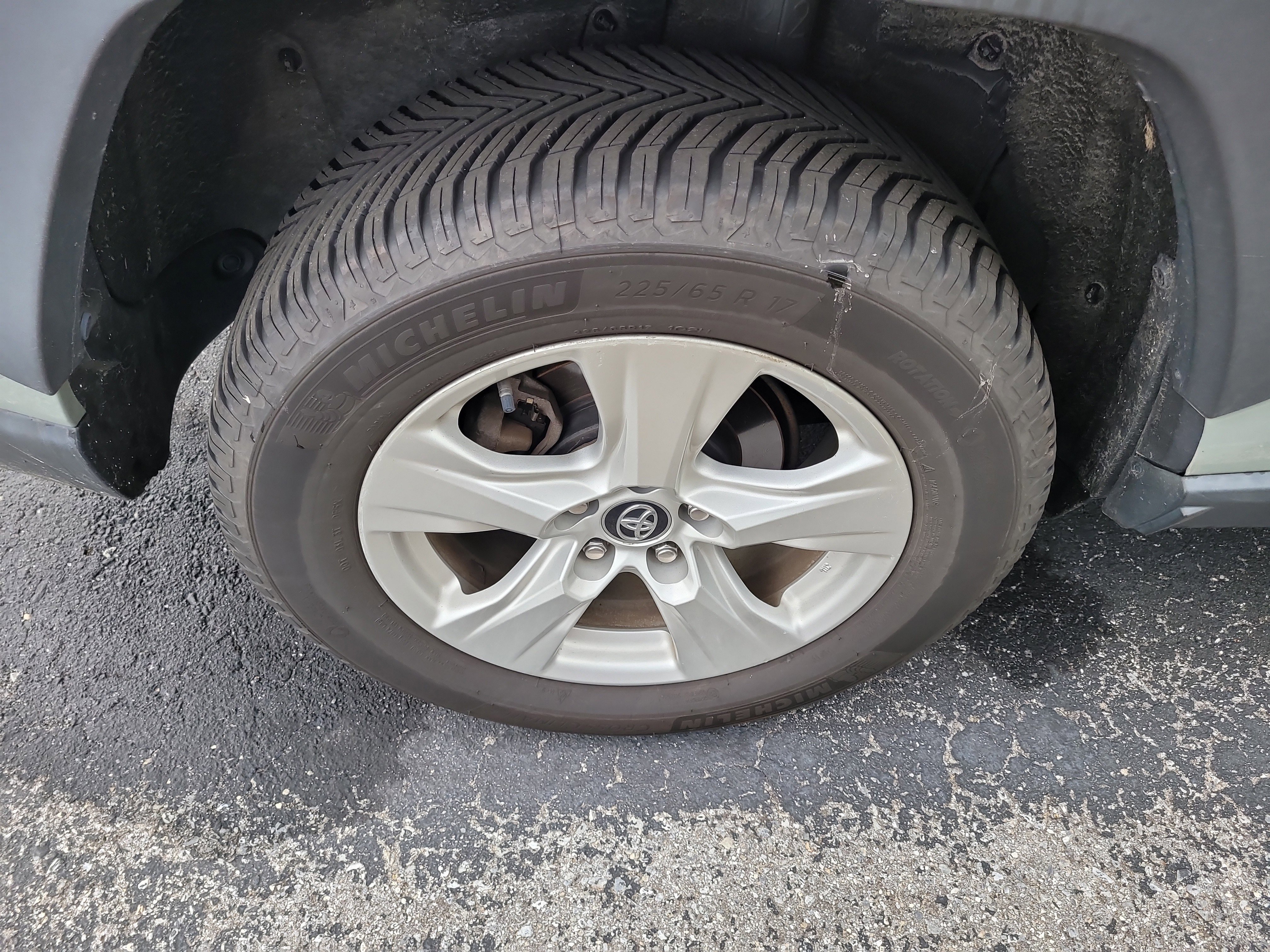 Used 2020 Toyota RAV4 XLE image 8