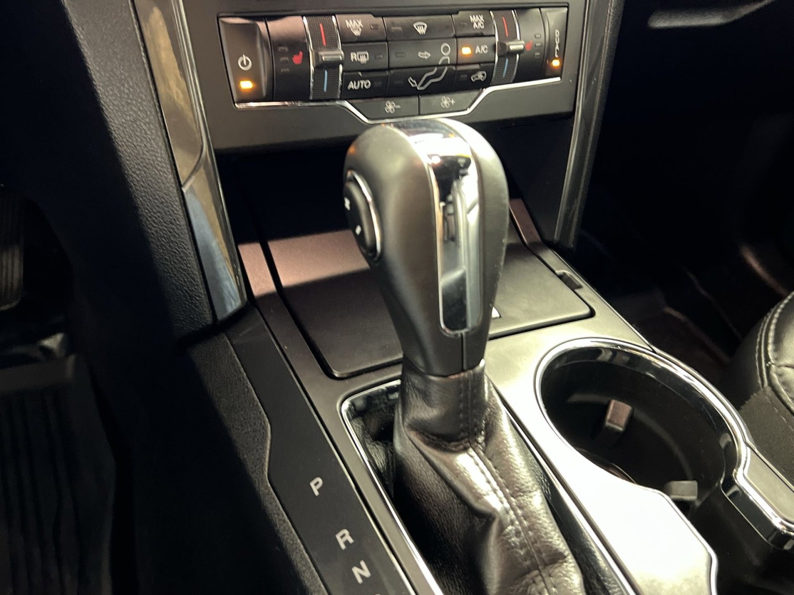 Used 2019 Ford Explorer XLT w/ Equipment Group 202A AWD/4WD image 23