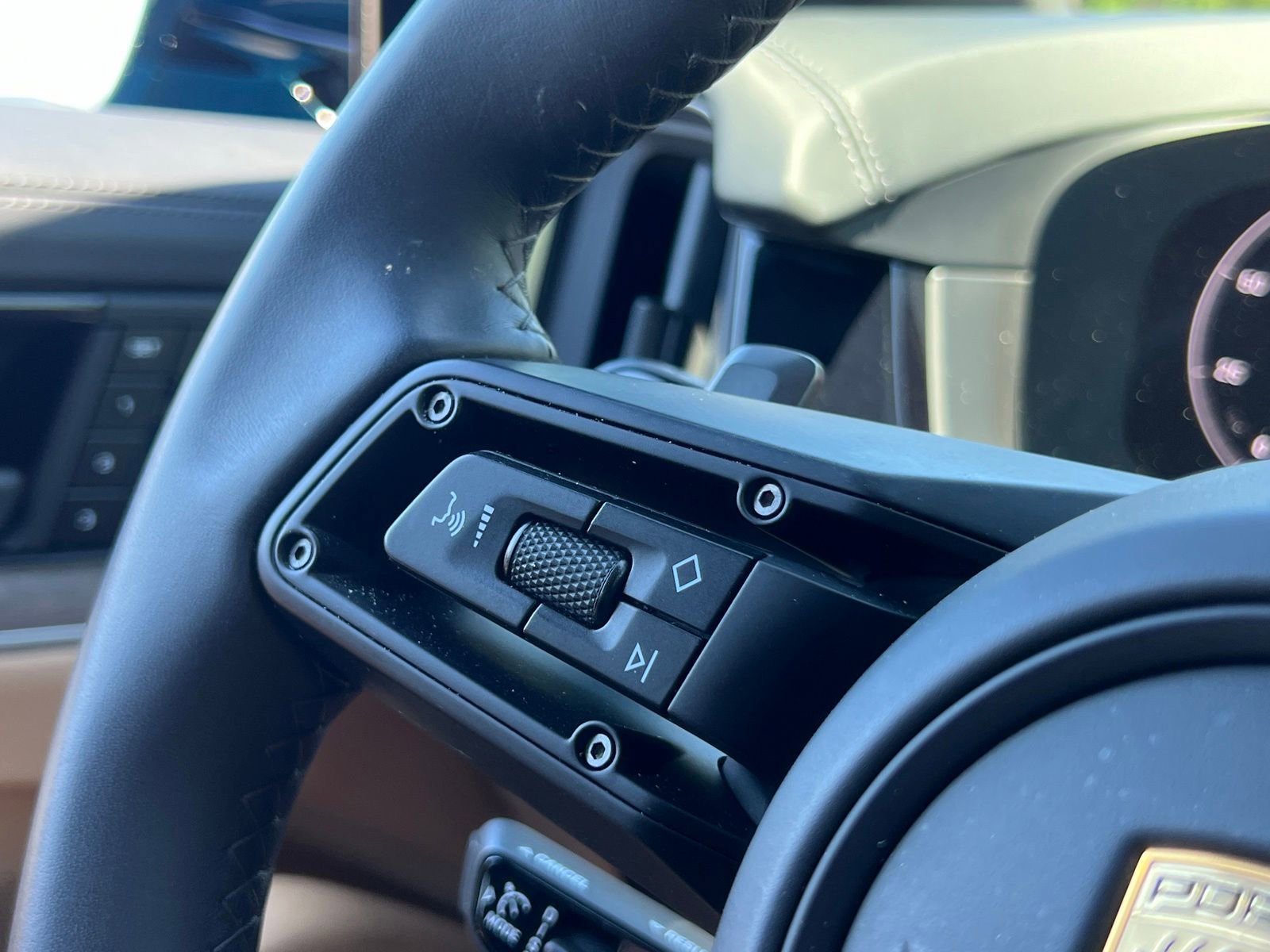 Certified 2025 Porsche Cayenne GTS AWD/4WD image 23