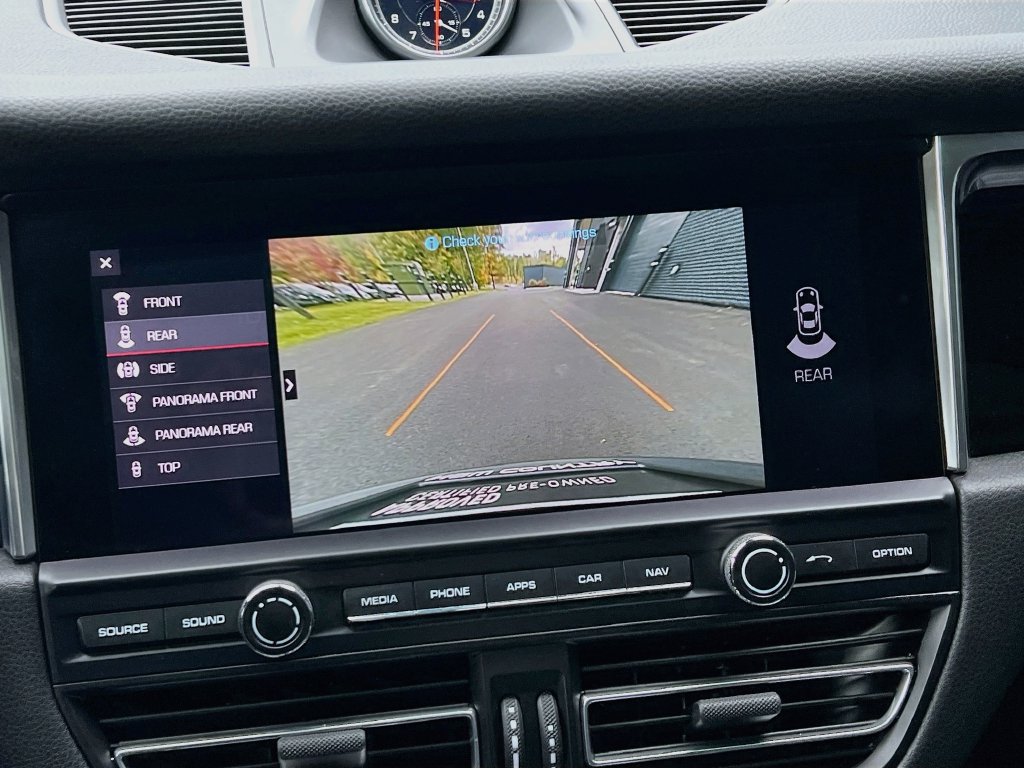 Certified 2021 Porsche Macan AWD/4WD image 17
