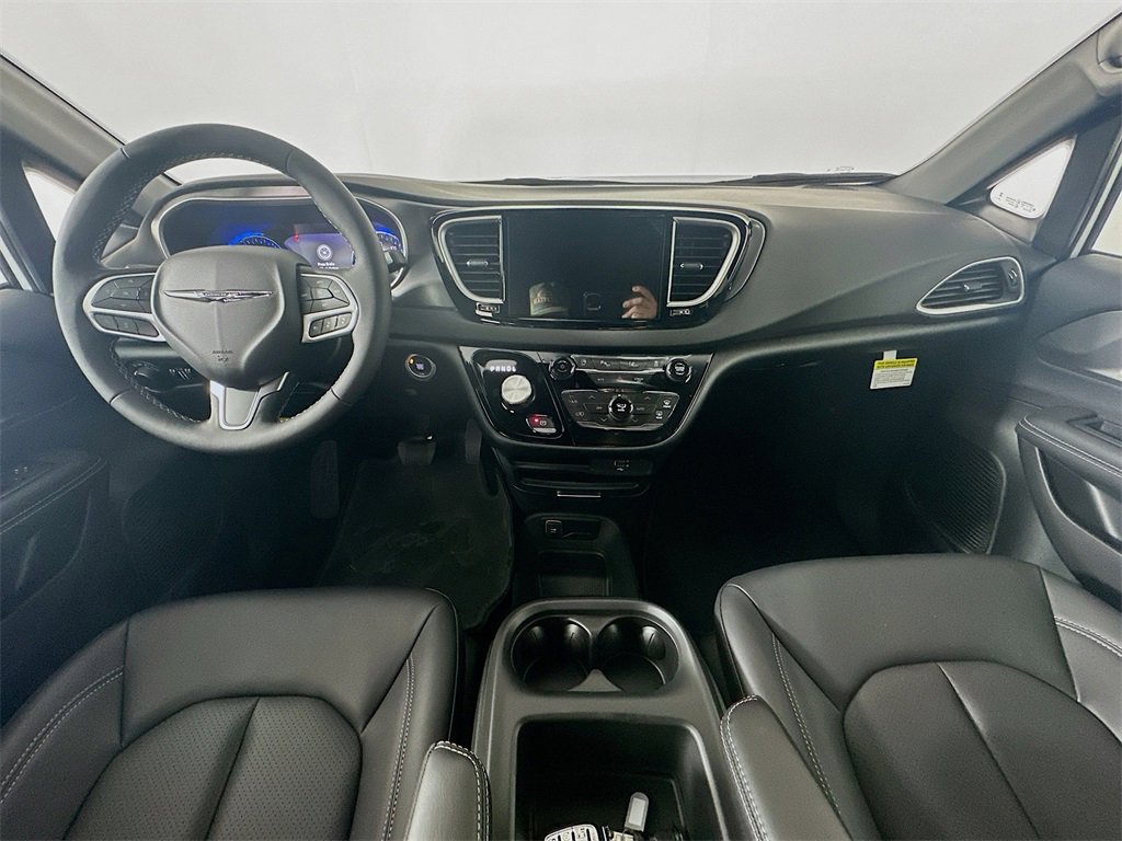 New 2026 Chrysler Voyager LX image 9