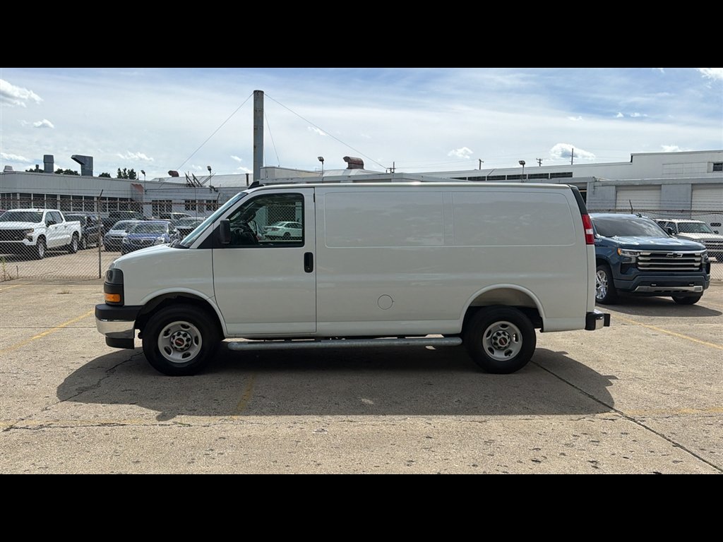Used 2025 GMC Savana 2500 w/ Driver Convenience Package RWD image 3