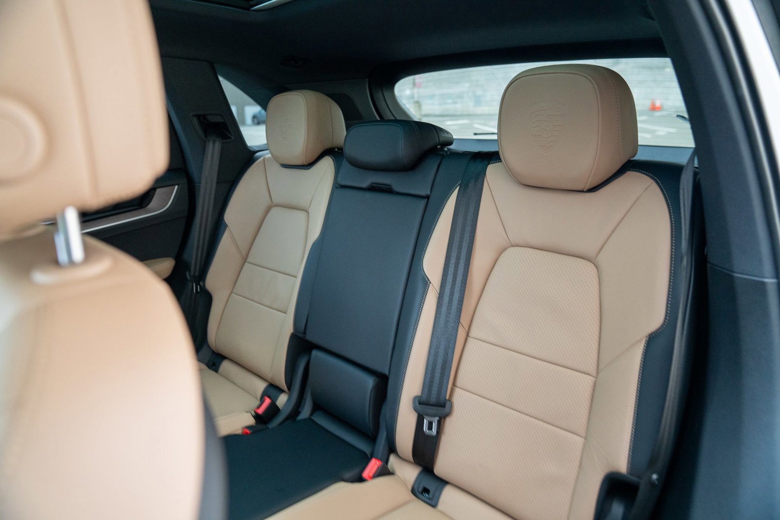 Used 2025 Porsche Cayenne image 23