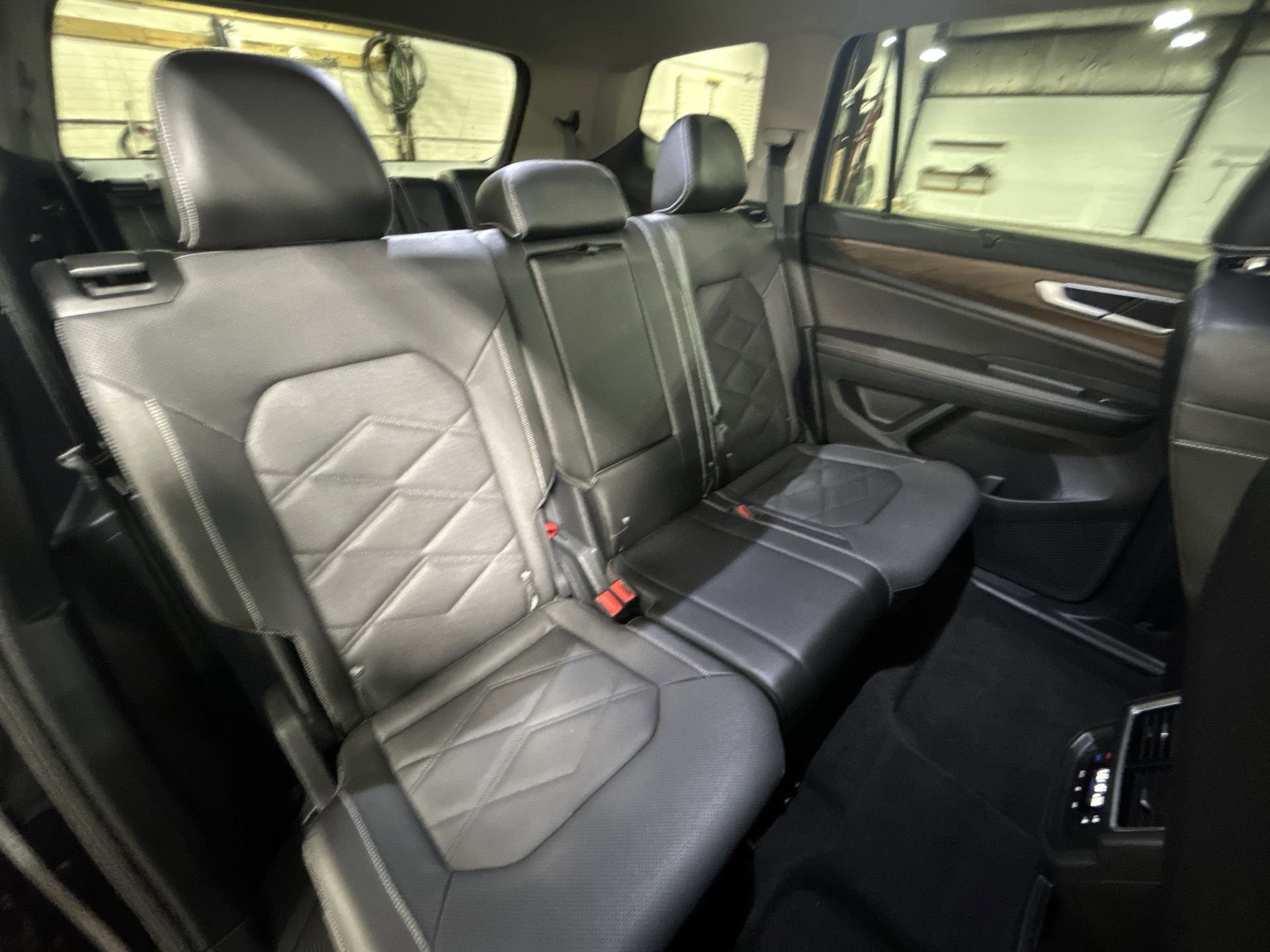Used 2025 Volkswagen Atlas SE image 27