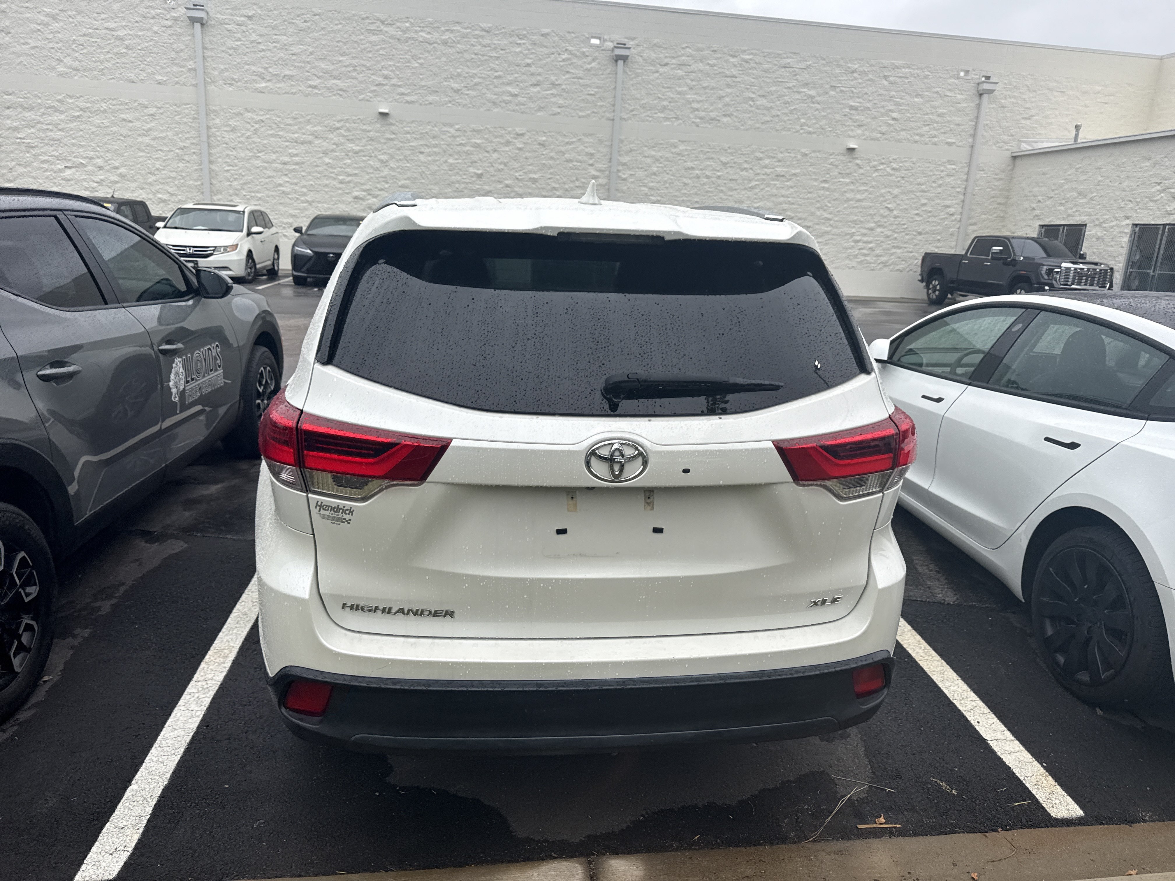 Used 2019 Toyota Highlander XLE FWD image 8