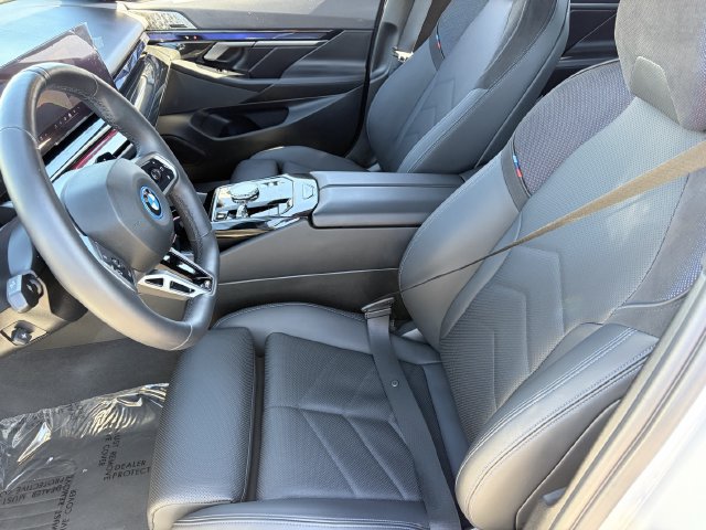 Used 2026 BMW 550e xDrive w/ Executive Package AWD/4WD image 6