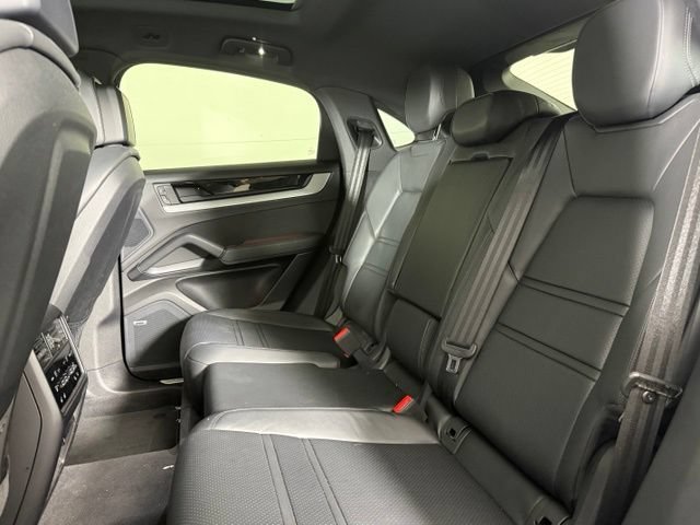 Used 2025 Porsche Cayenne Coupe AWD/4WD image 23