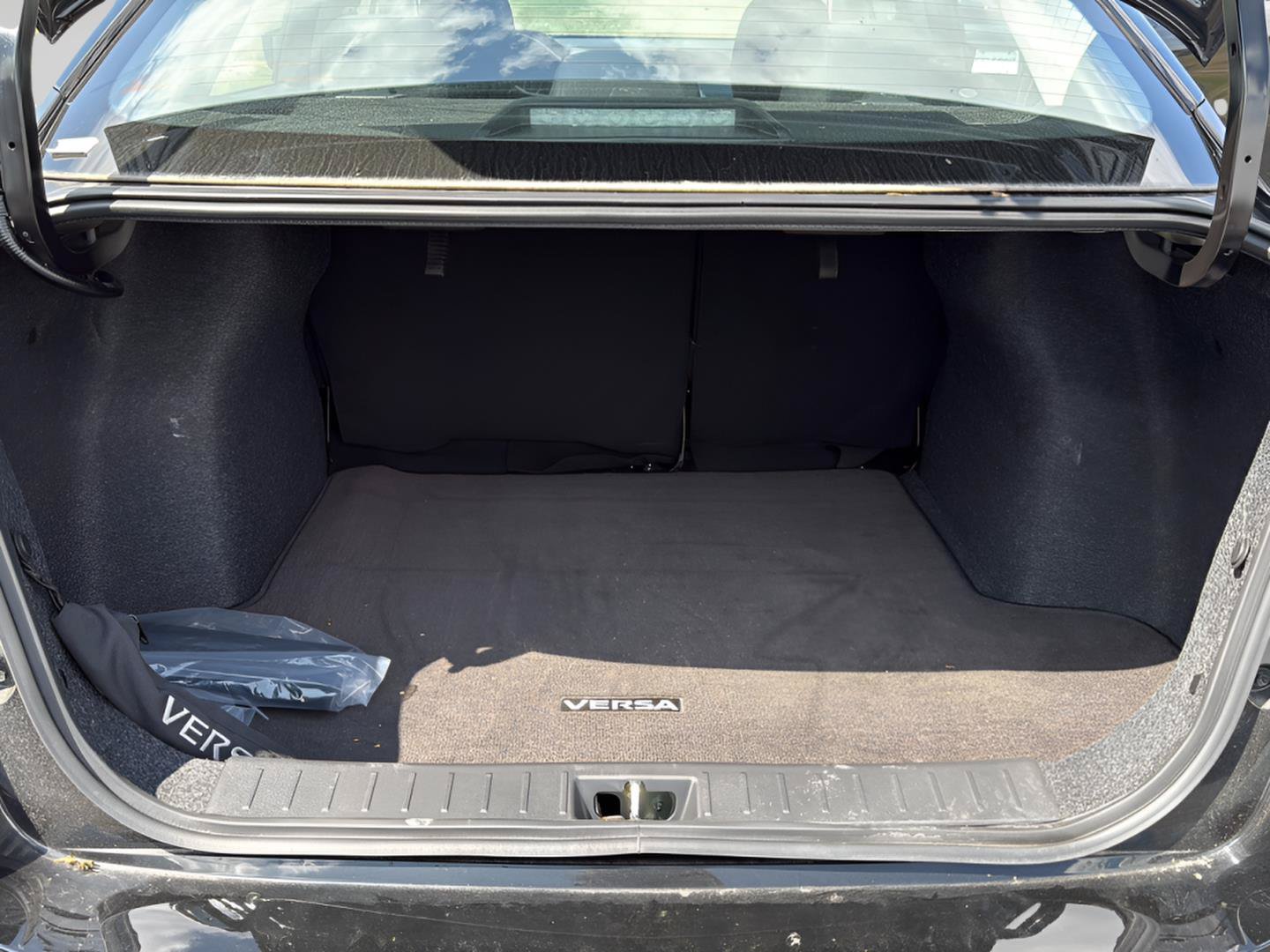 New 2025 Nissan Versa SV w/ Trunk Package FWD image 28