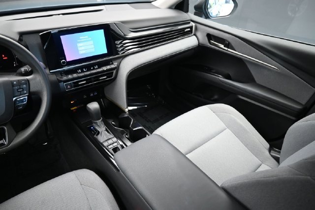 Used 2025 Toyota Camry LE FWD image 10