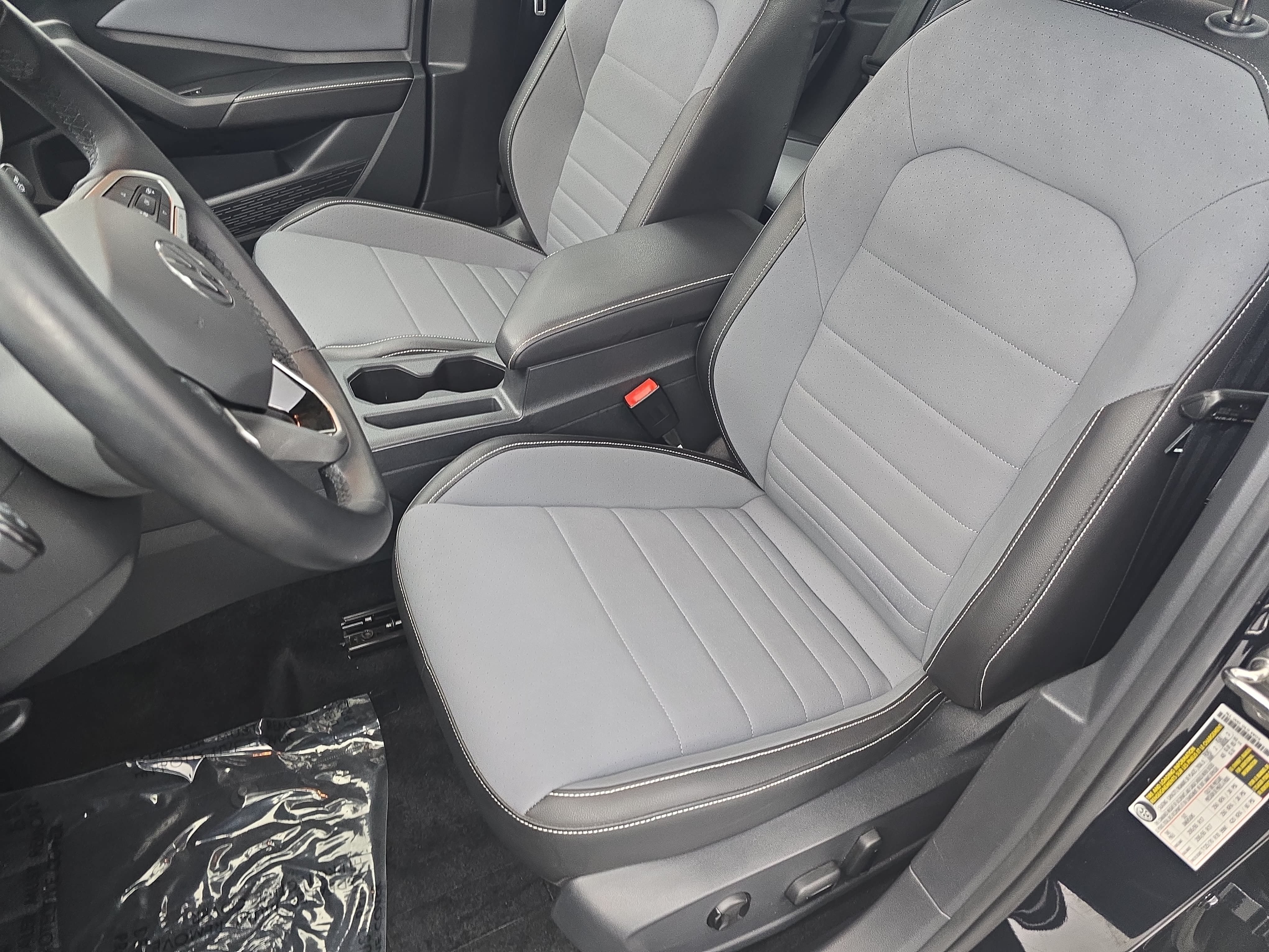 Certified 2025 Volkswagen Jetta SE FWD image 14