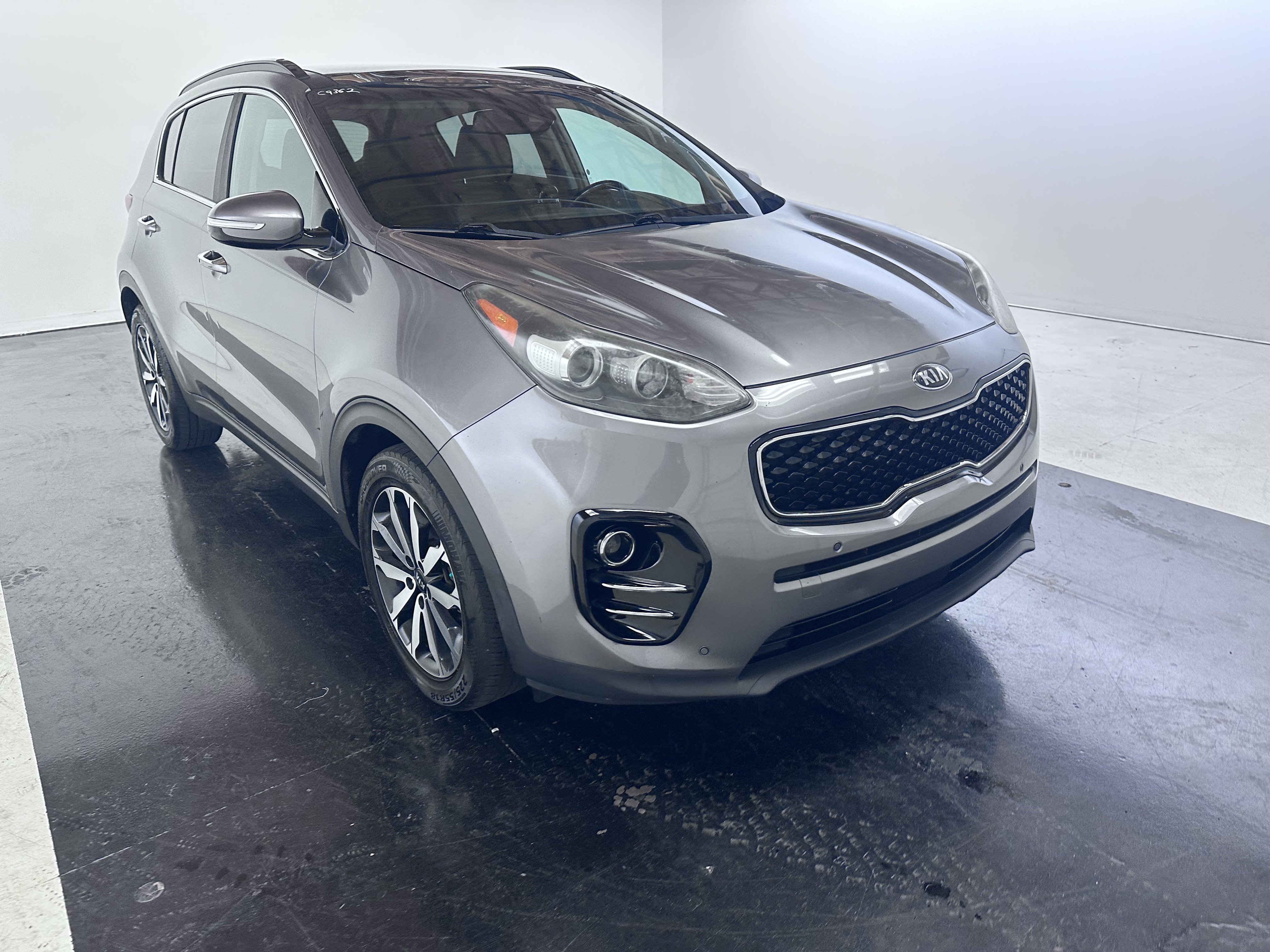 Used 2018 Kia Sportage EX w/ EX Technology Package FWD image 2