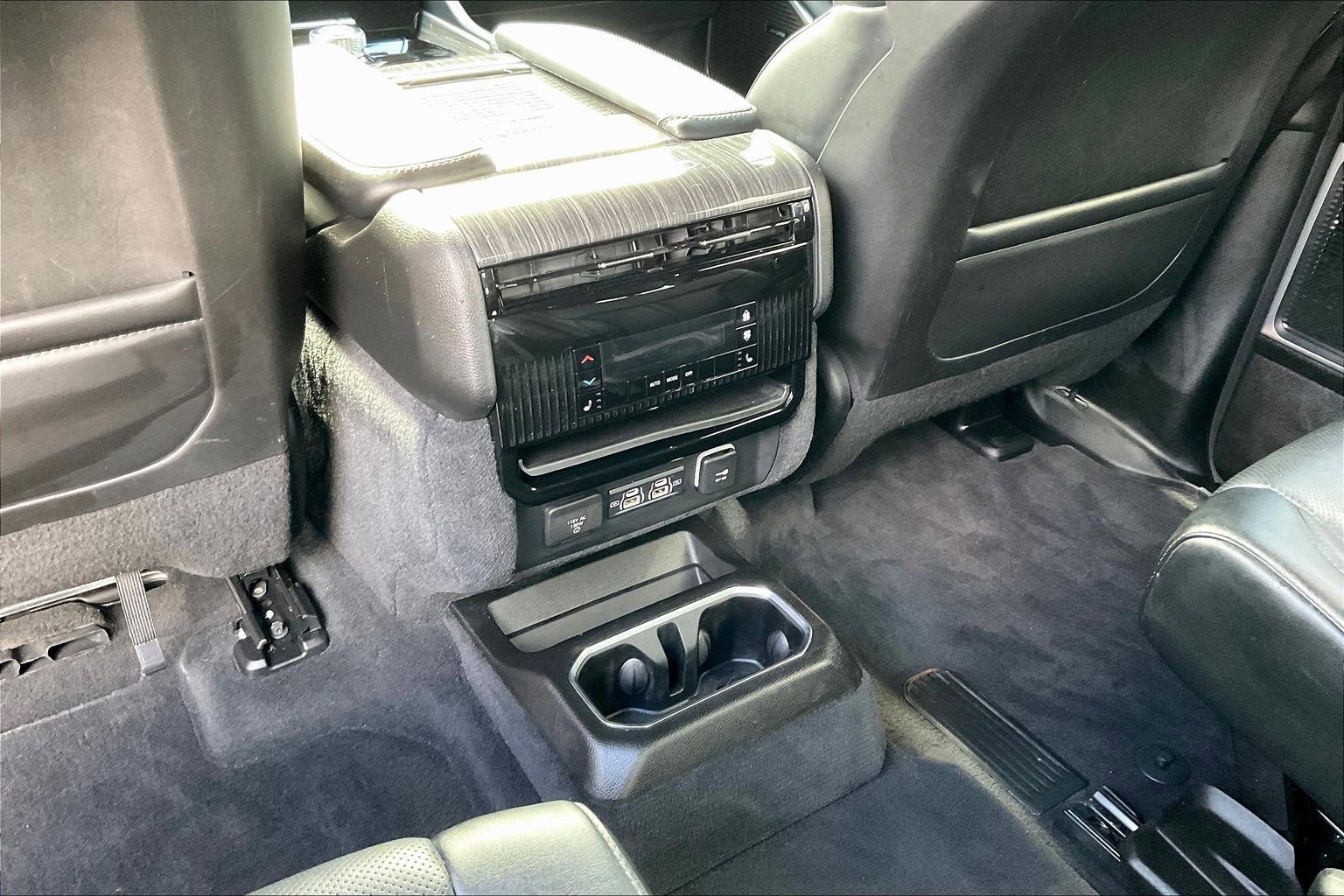 Used 2022 Jeep Wagoneer Series II w/ Premium Group I AWD/4WD image 10