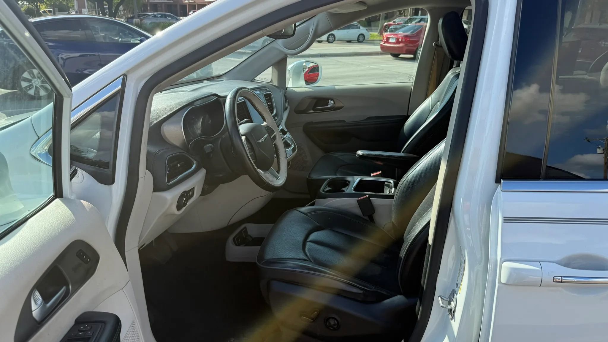 Used 2018 Chrysler Pacifica Limited image 10