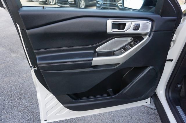 Certified 2022 Ford Explorer Limited w/ Limited Technology Package image 32