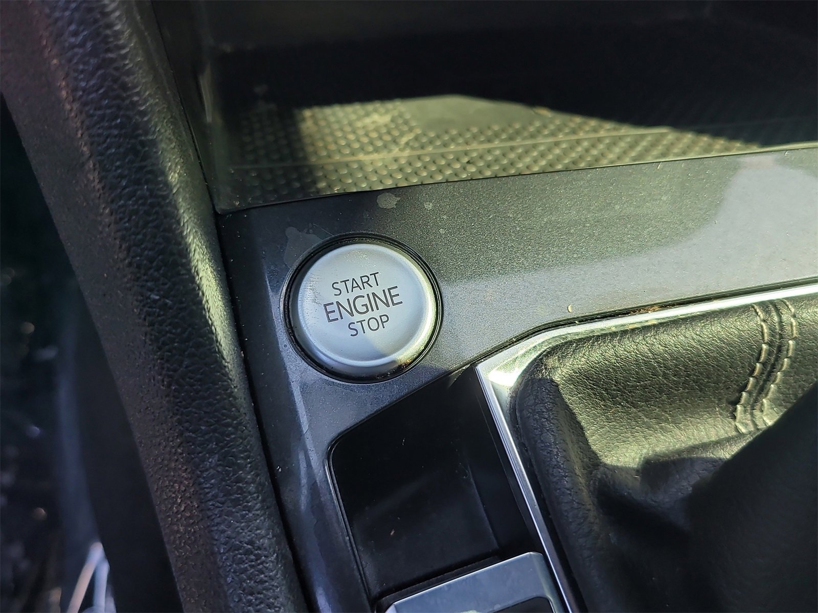 Used 2022 Volkswagen Tiguan SEL R-Line image 29