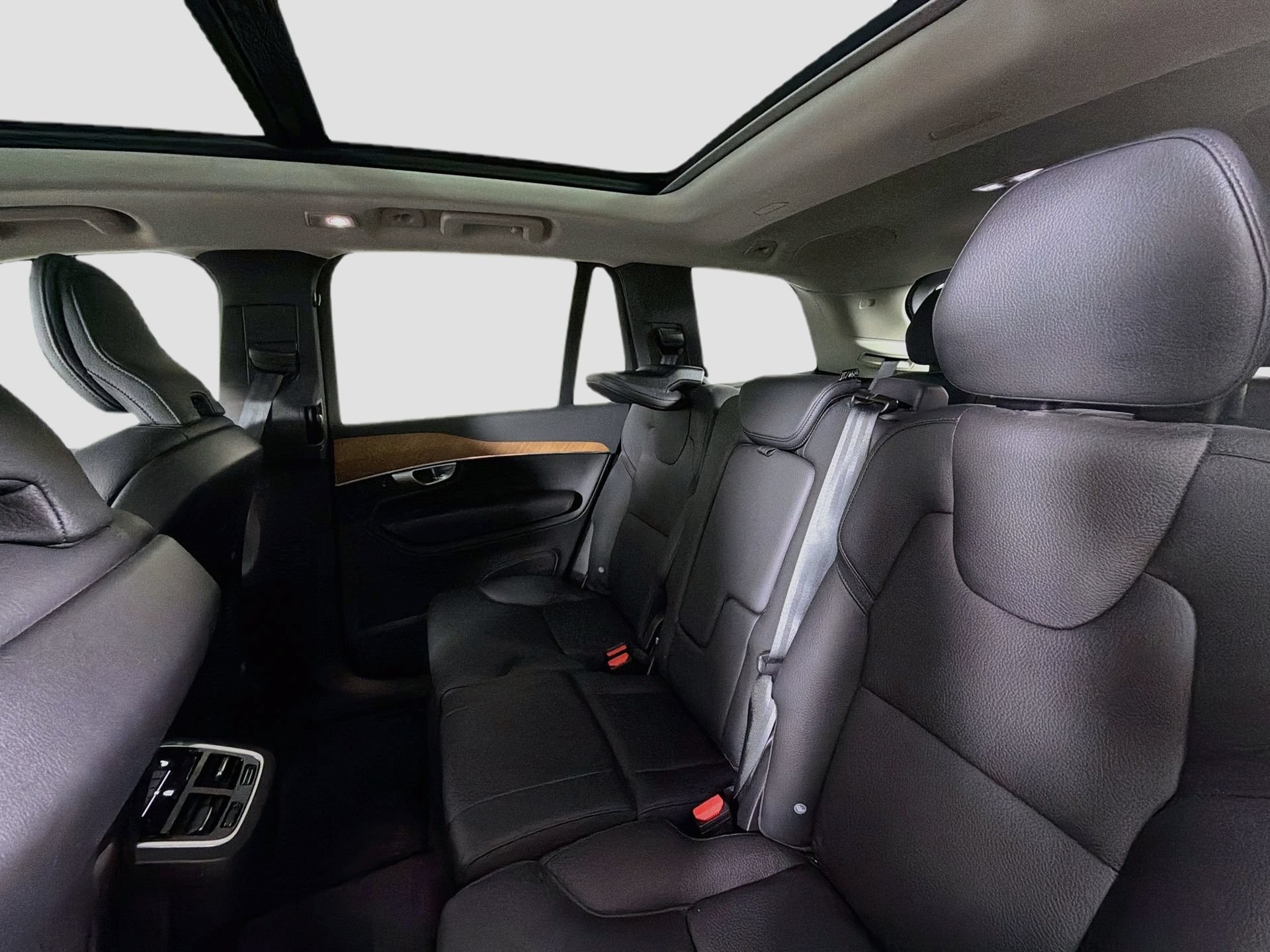 Certified 2024 Volvo XC90 B5 Plus AWD/4WD image 26