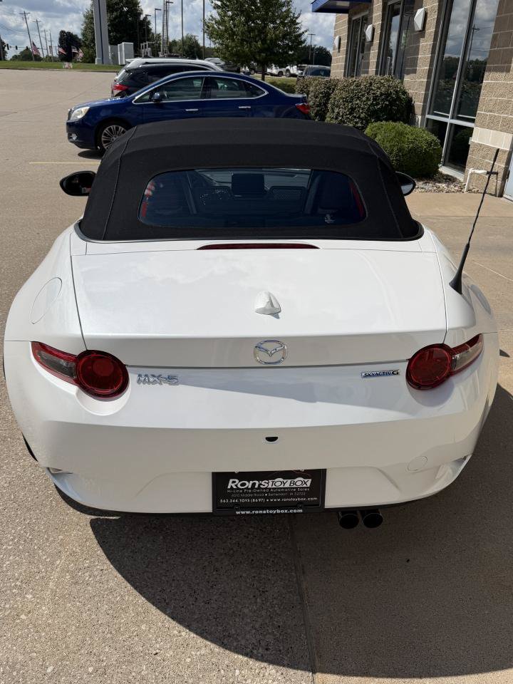 Used 2023 MAZDA MX-5 Miata Grand Touring RWD image 11