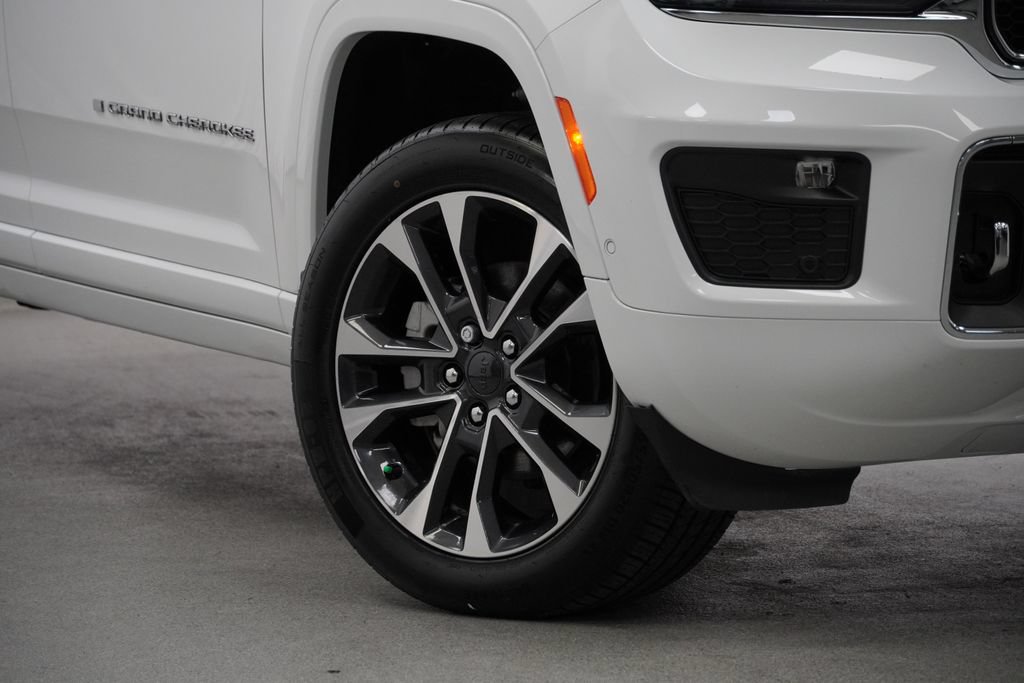 Certified 2023 Jeep Grand Cherokee Overland w/ Adv Protech Group III AWD/4WD image 4