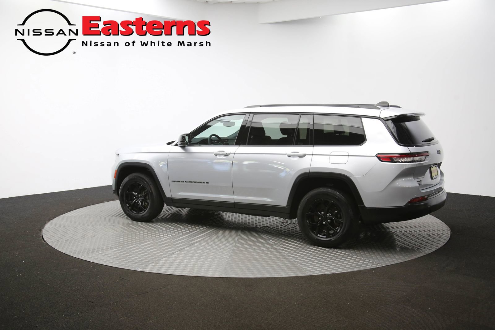 Used 2024 Jeep Grand Cherokee L Laredo image 81