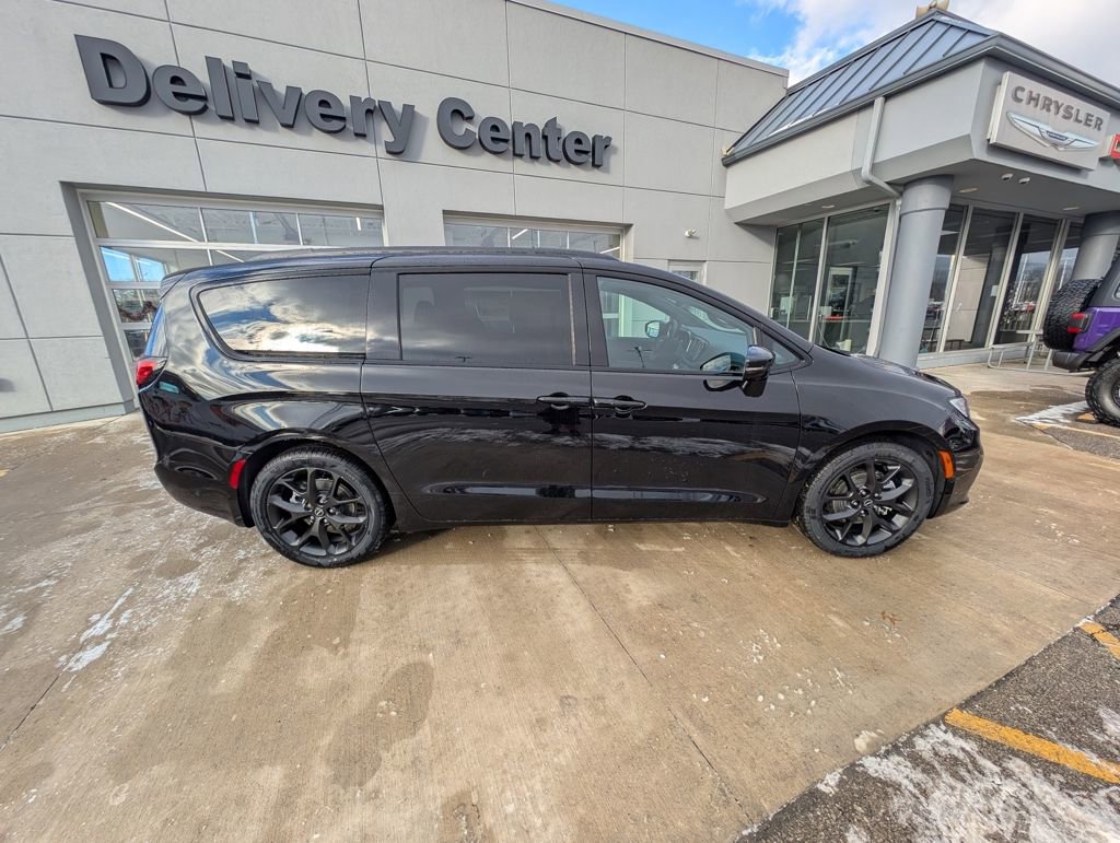 New 2026 Chrysler Pacifica Select w/ S Appearance Package FWD image 5