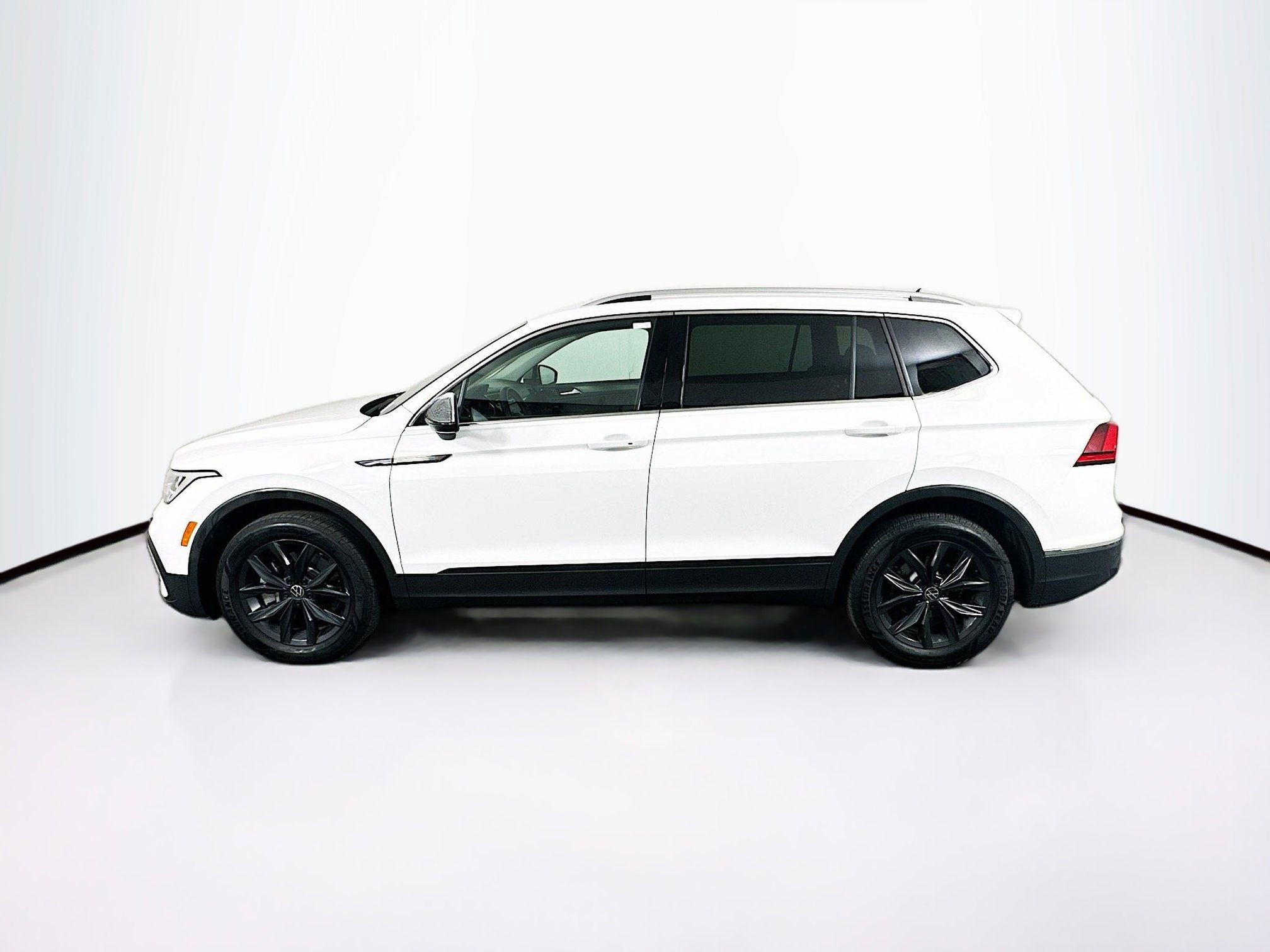 Used 2024 Volkswagen Tiguan SE image 4