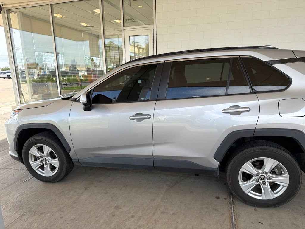 Used 2021 Toyota RAV4 XLE FWD image 6