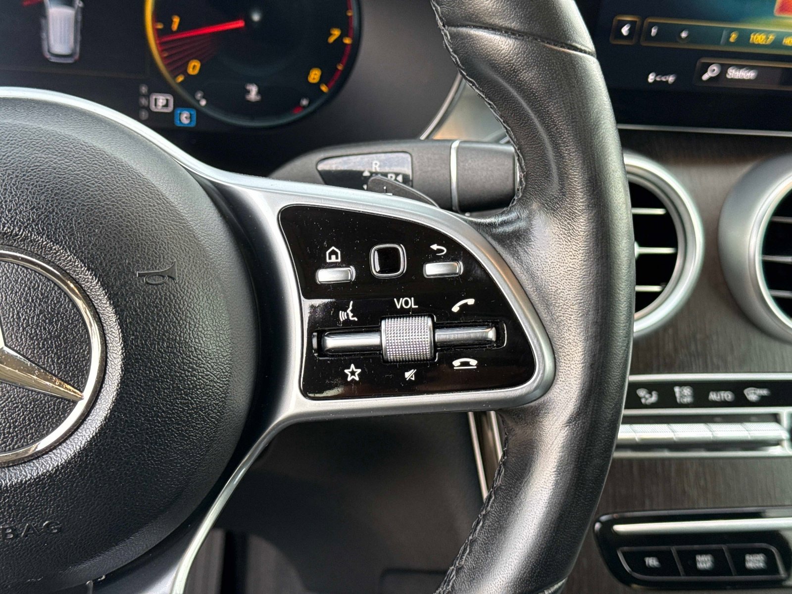 Used 2021 Mercedes-Benz GLC 300 4MATIC image 30