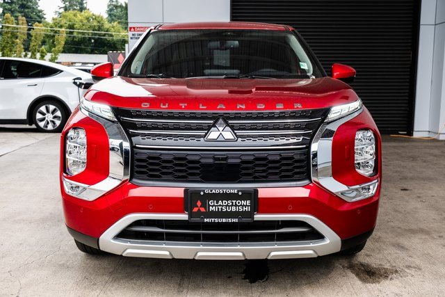 New 2025 Mitsubishi Outlander SE image 2