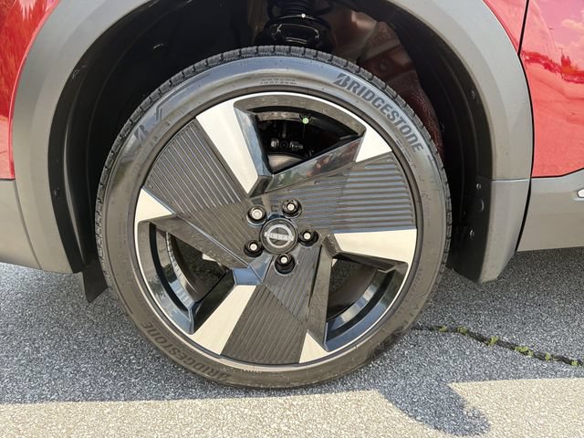 Certified 2025 Nissan Kicks SR FWD image 13
