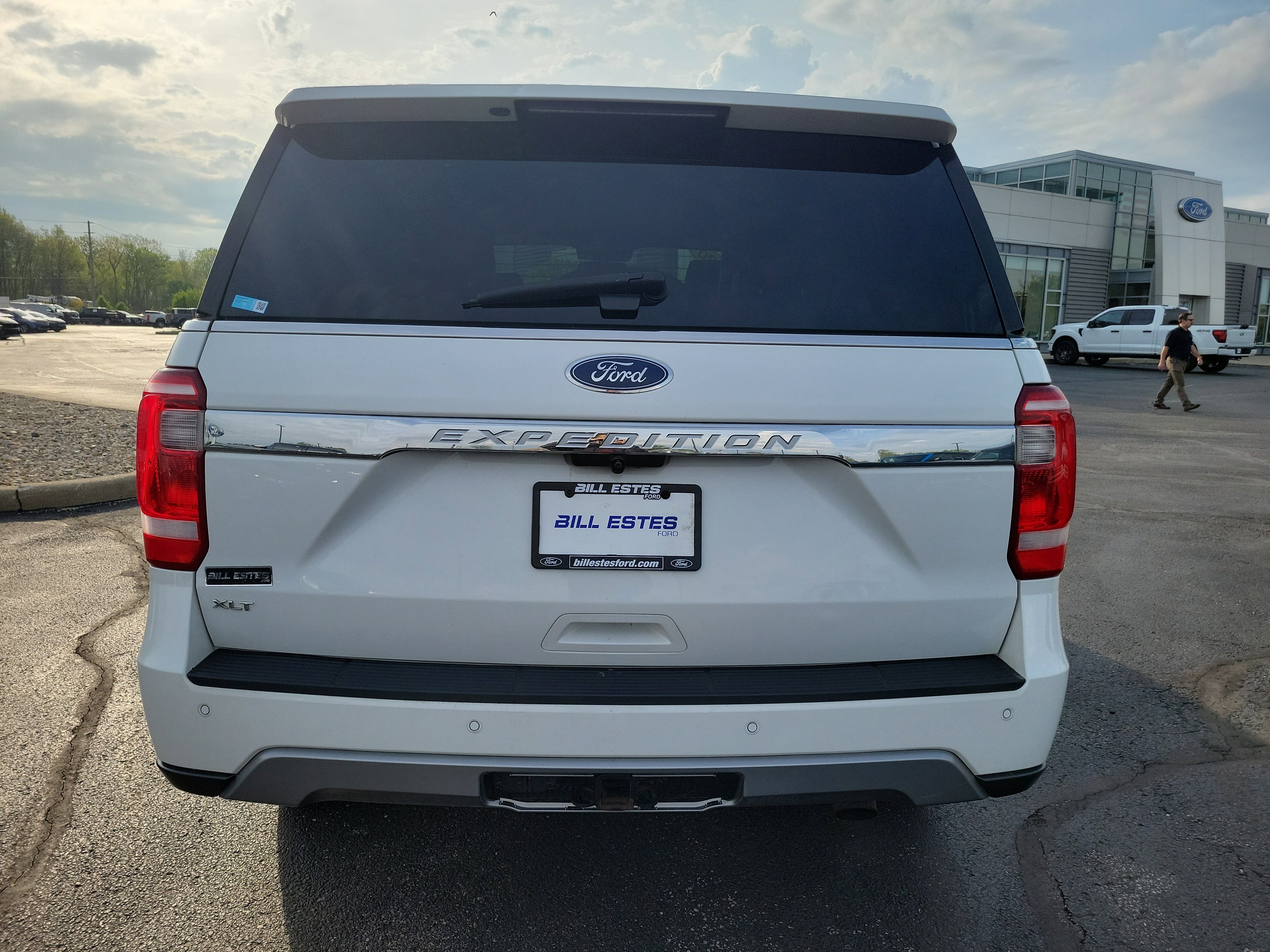 Used 2020 Ford Expedition XLT w/ Equipment Group 201A AWD/4WD image 3