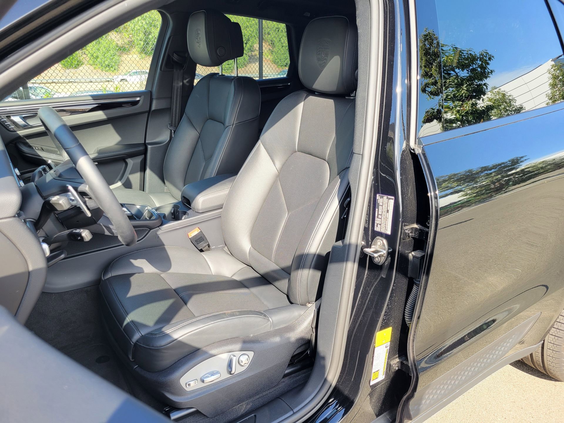 Used 2025 Porsche Macan image 5