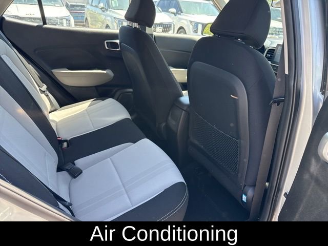 Used 2020 Hyundai Venue SEL FWD image 7